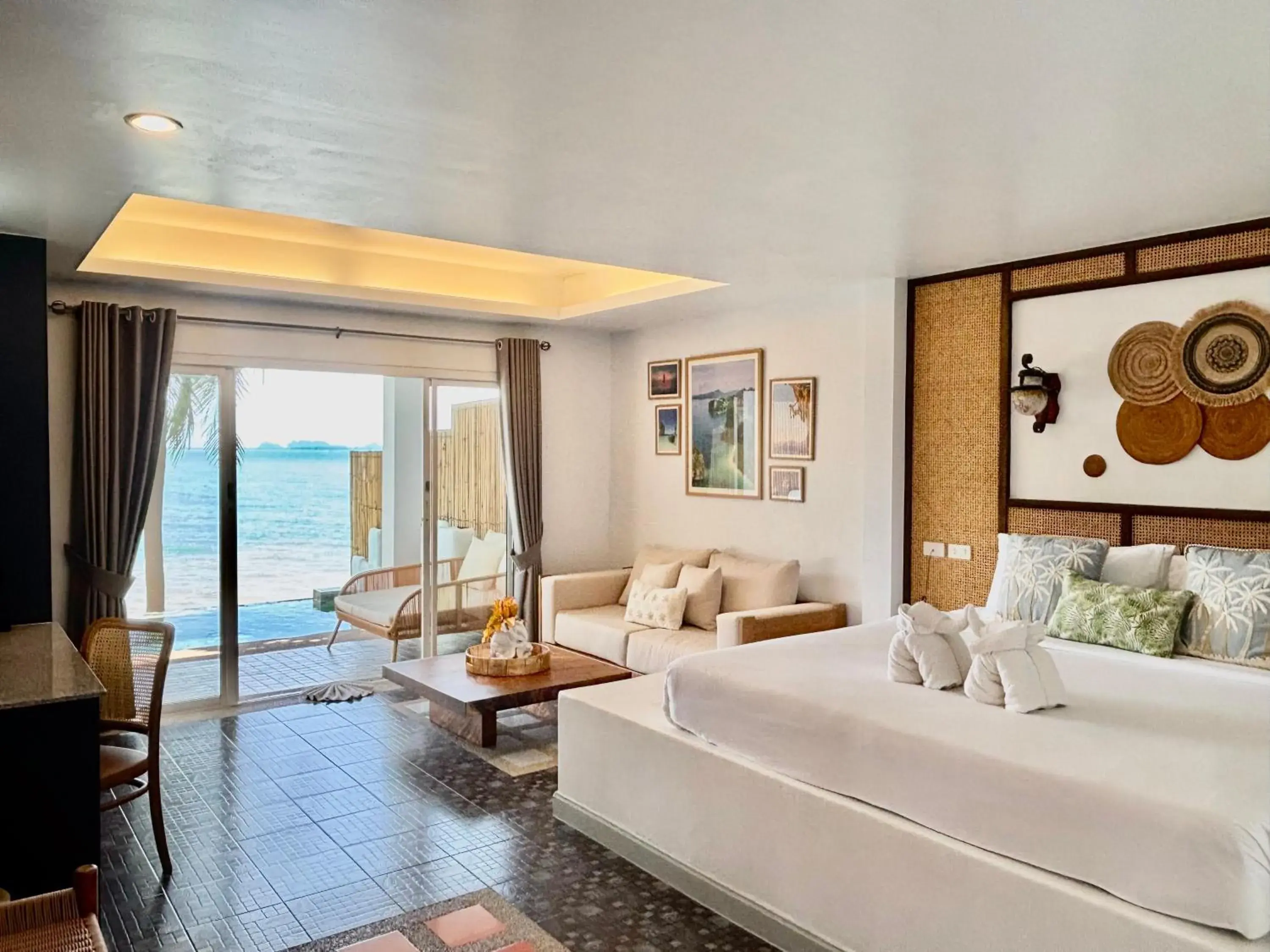 Sea view, Bed in Arawan Beach Resort Krabi Sea view, Bed in Arawan Beach Resort Krabi