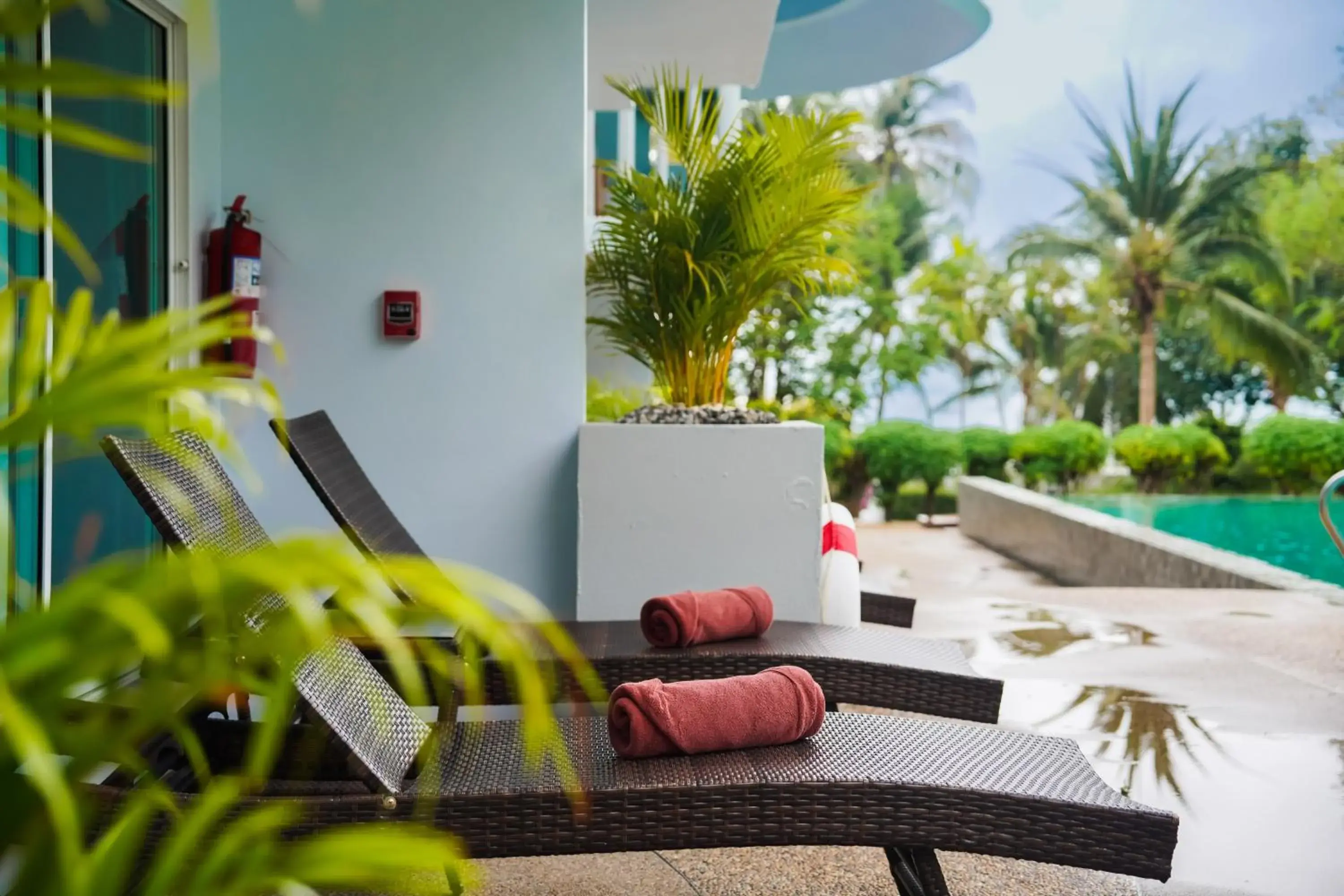 Swimming pool in Arawan Beach Resort Krabi Swimming pool in Arawan Beach Resort Krabi