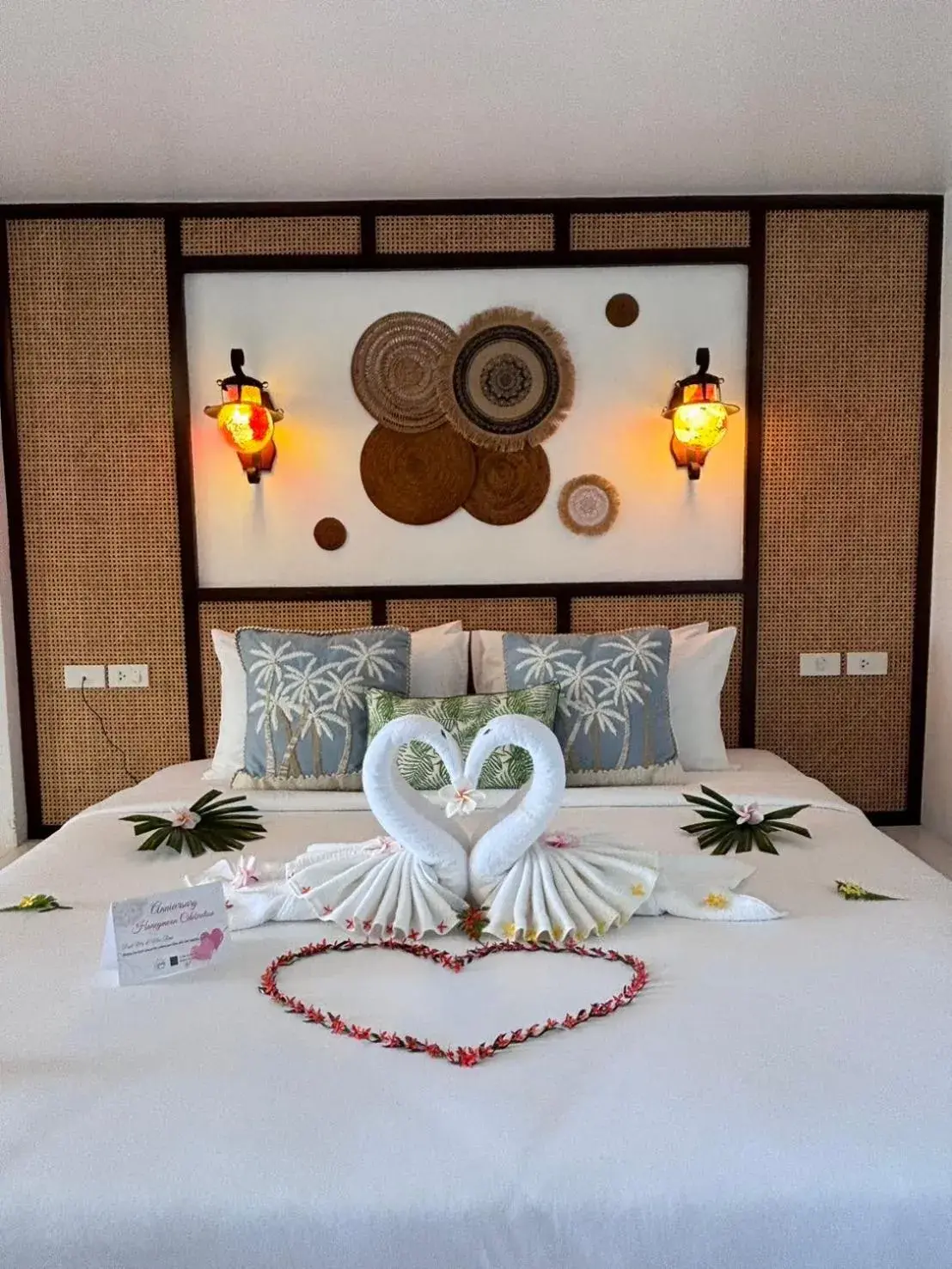 Pool view, Bed in Arawan Beach Resort Krabi Pool view, Bed in Arawan Beach Resort Krabi