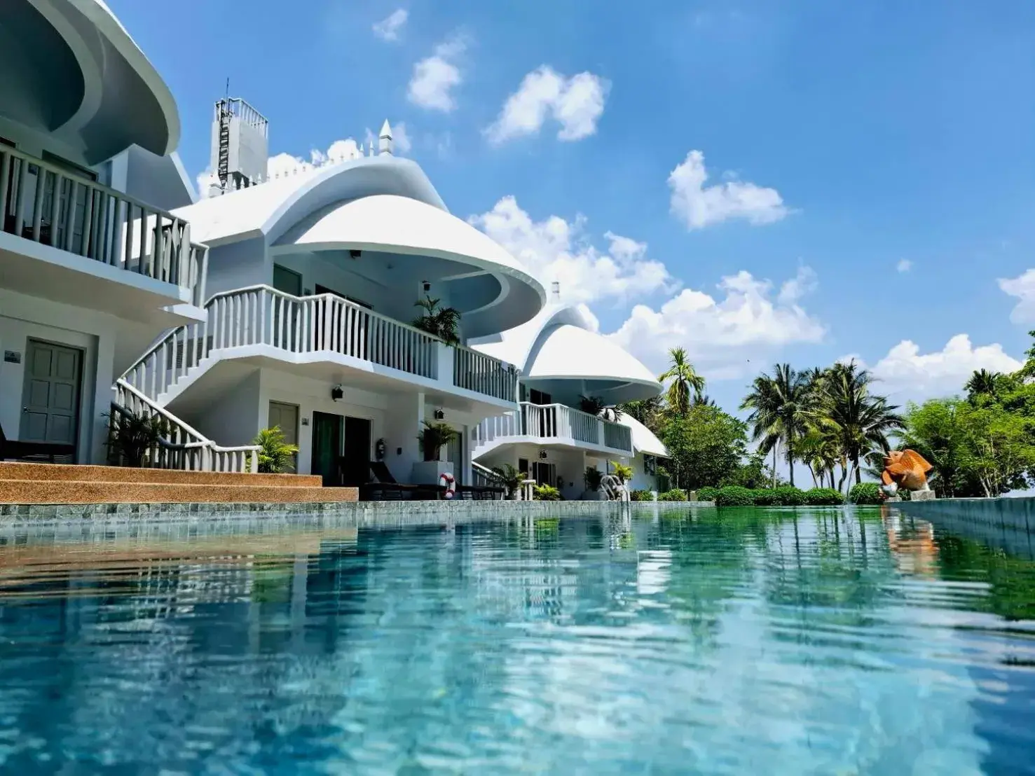 Swimming pool in Arawan Beach Resort Krabi Swimming pool in Arawan Beach Resort Krabi