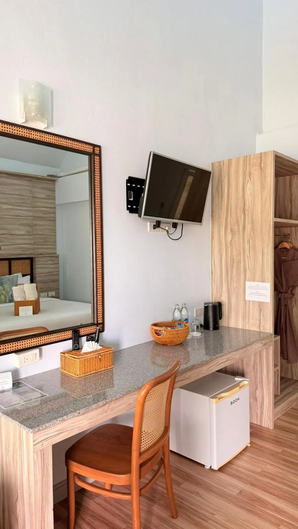 TV and multimedia in Arawan Beach Resort Krabi