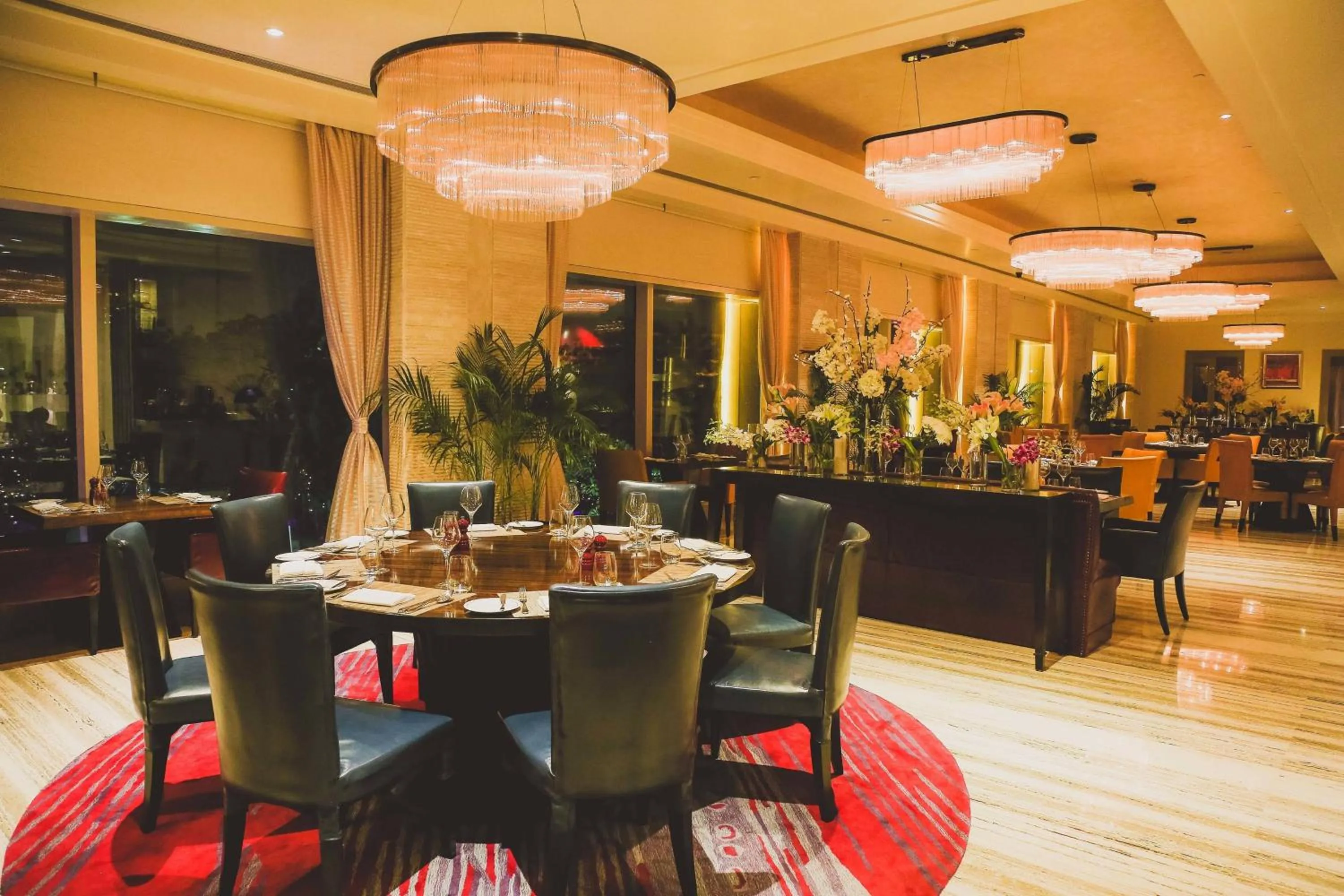 Restaurant/places to eat in Le Meridien Gurgaon, Delhi NCR