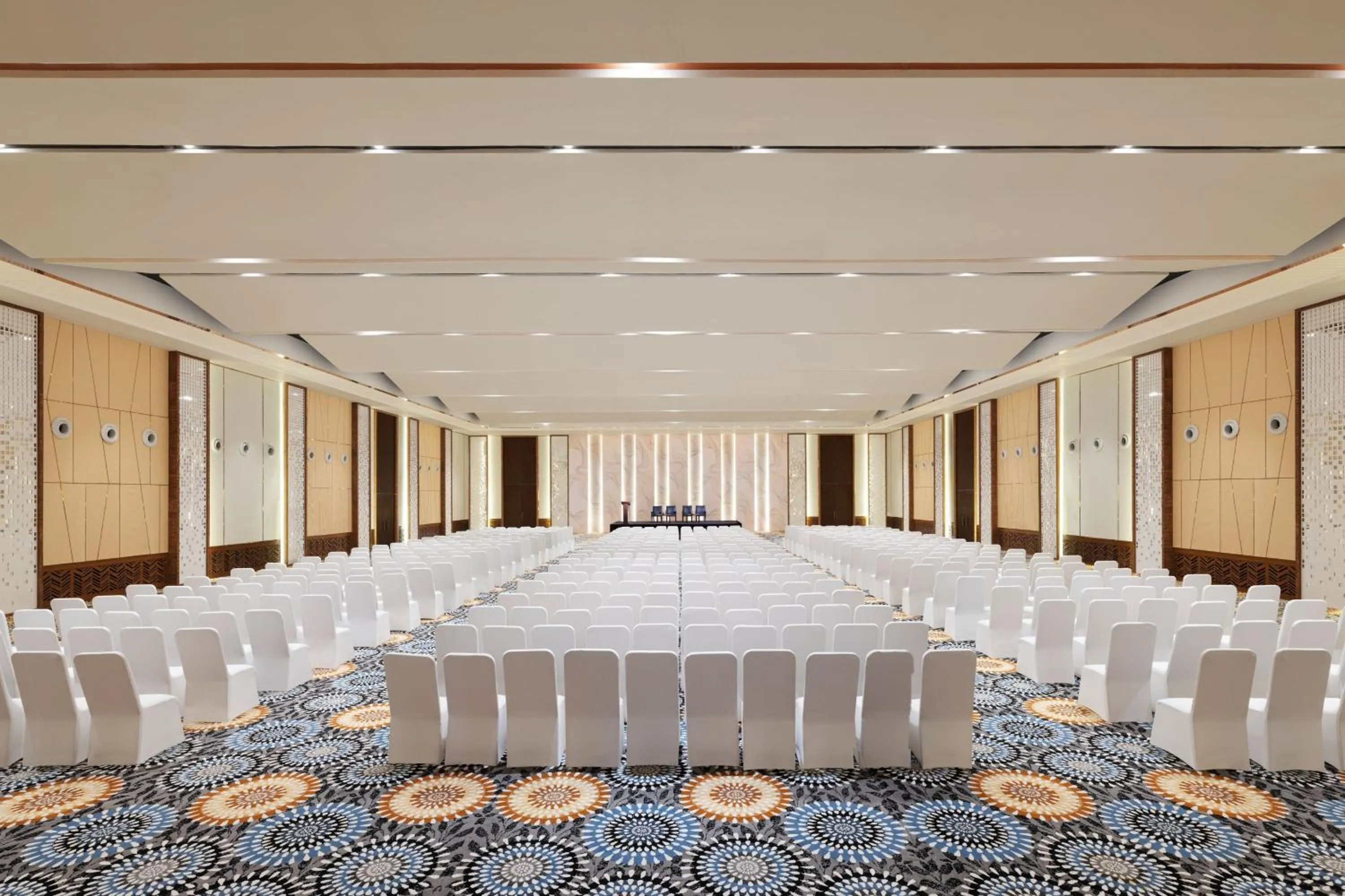 Entertainment in Le Meridien Gurgaon, Delhi NCR