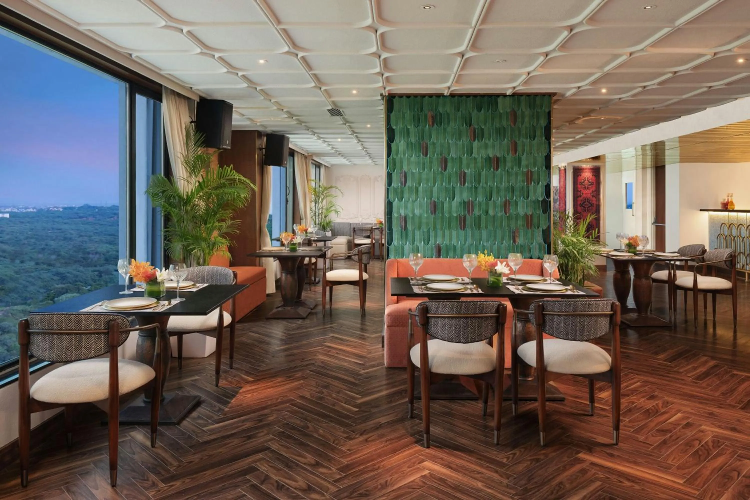 Restaurant/places to eat in Le Meridien Gurgaon, Delhi NCR