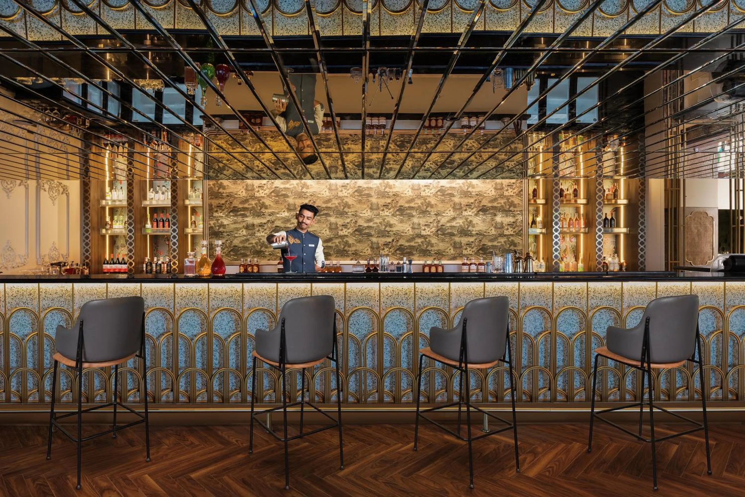 Restaurant/places to eat in Le Meridien Gurgaon, Delhi NCR