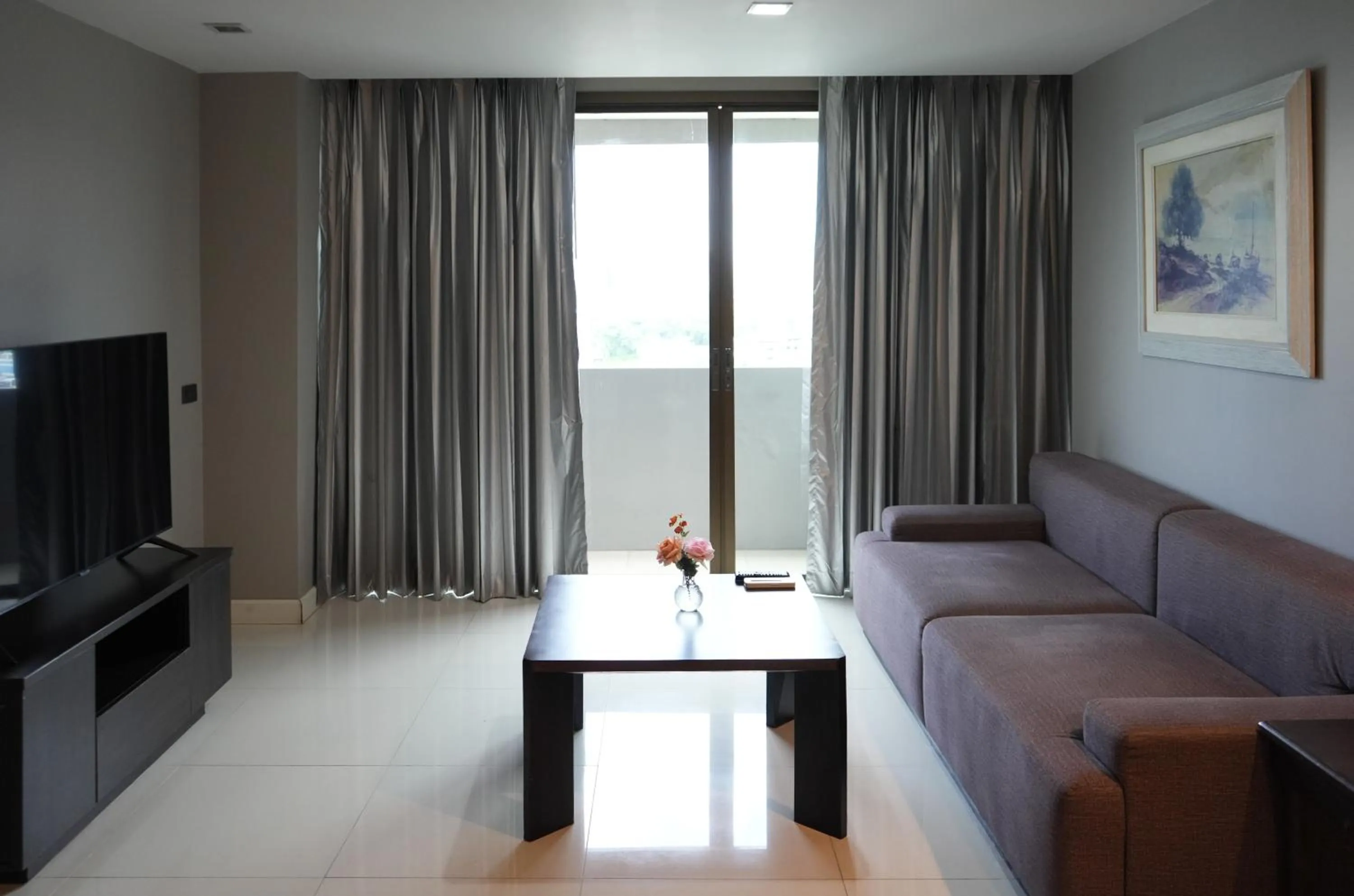 TV and multimedia in Royal Suite Hotel Bangkok