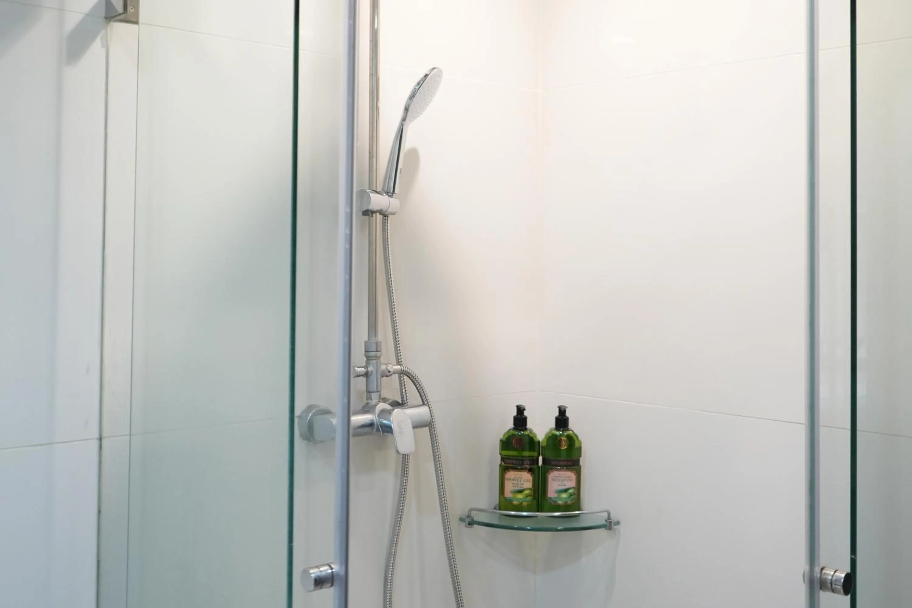 Shower in Royal Suite Hotel Bangkok