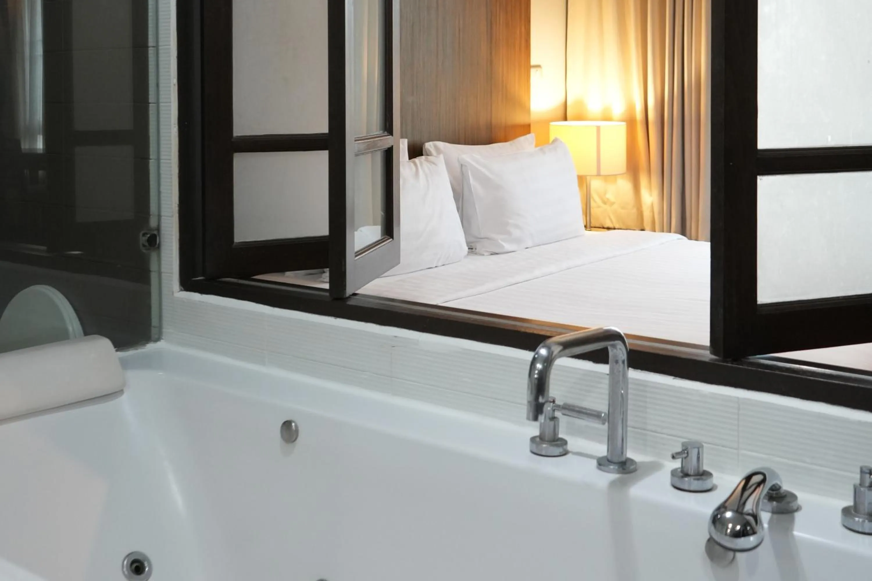 Bed in Royal Suite Hotel Bangkok