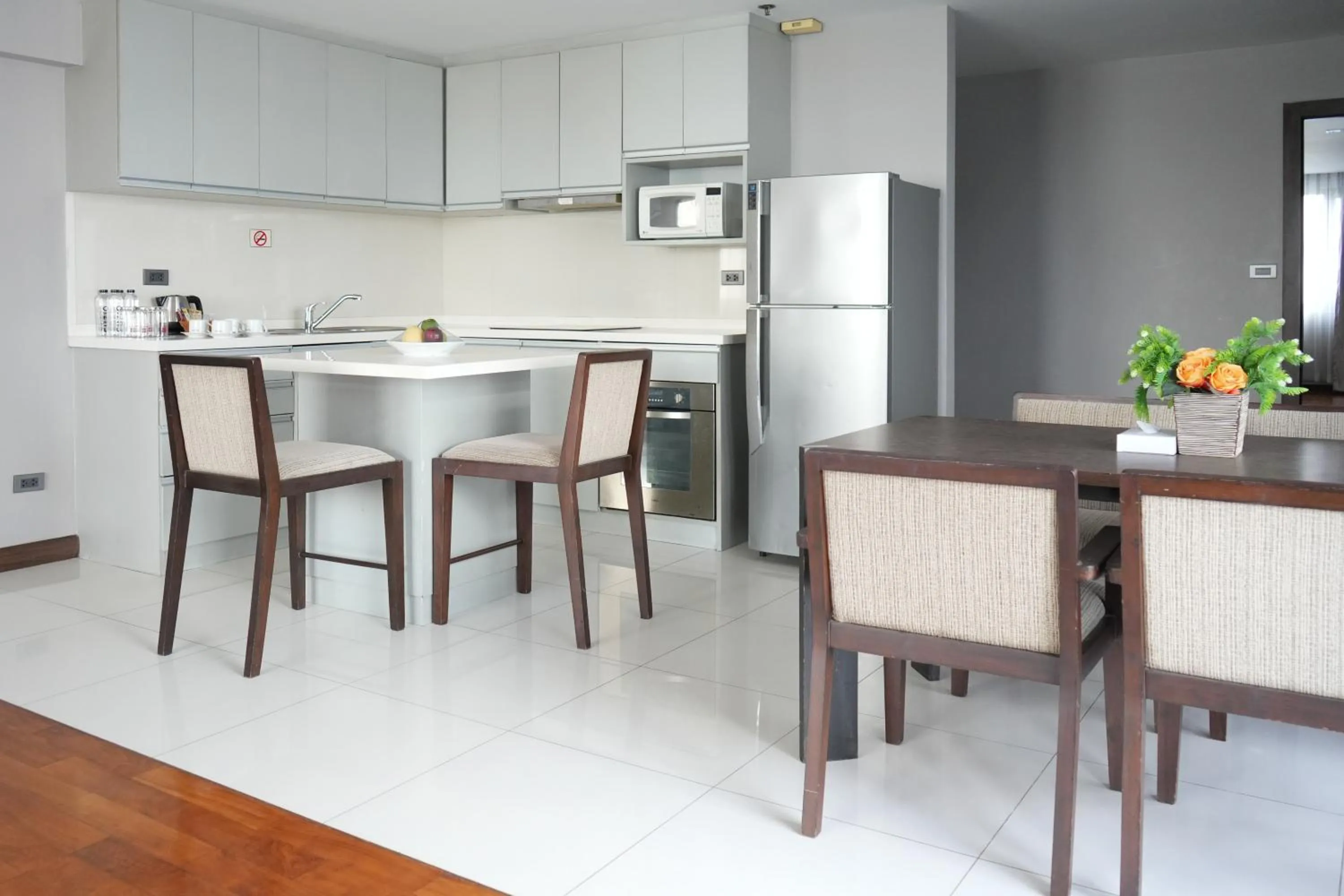 Dining area in Royal Suite Hotel Bangkok