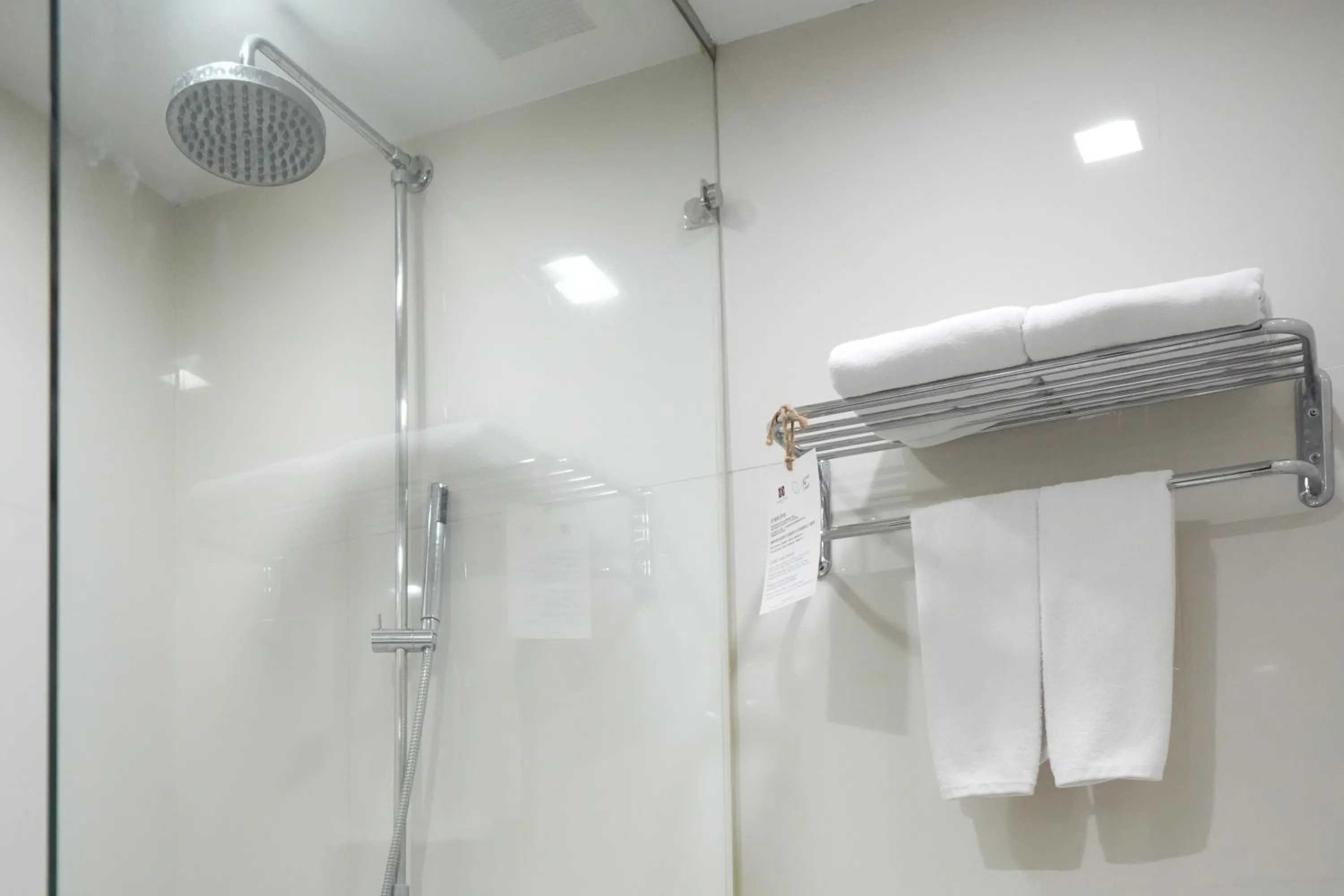 Shower in Royal Suite Hotel Bangkok