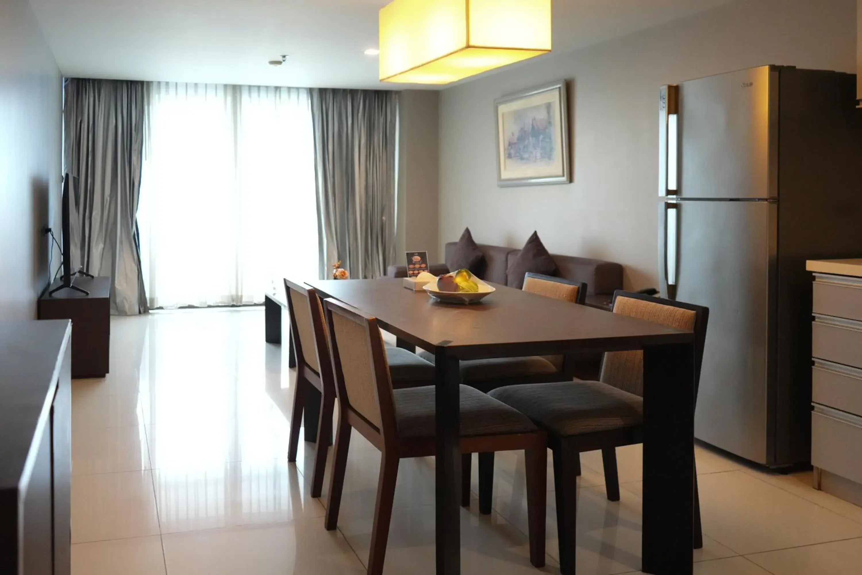 Dining area in Royal Suite Hotel Bangkok Dining area in Royal Suite Hotel Bangkok