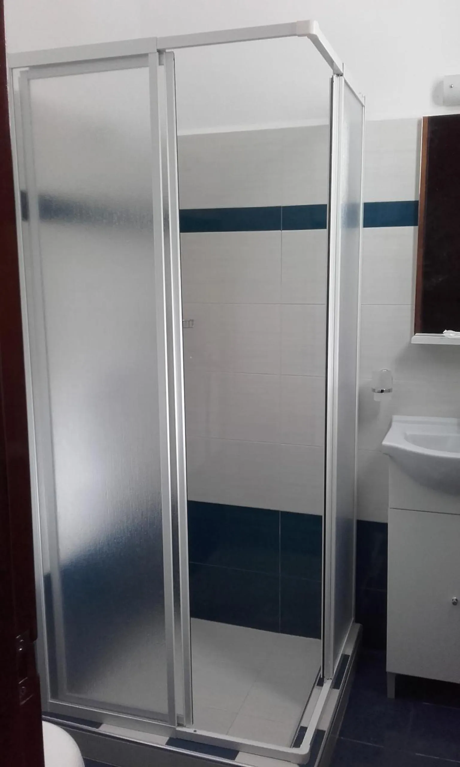 Bathroom in Nikos Hotel