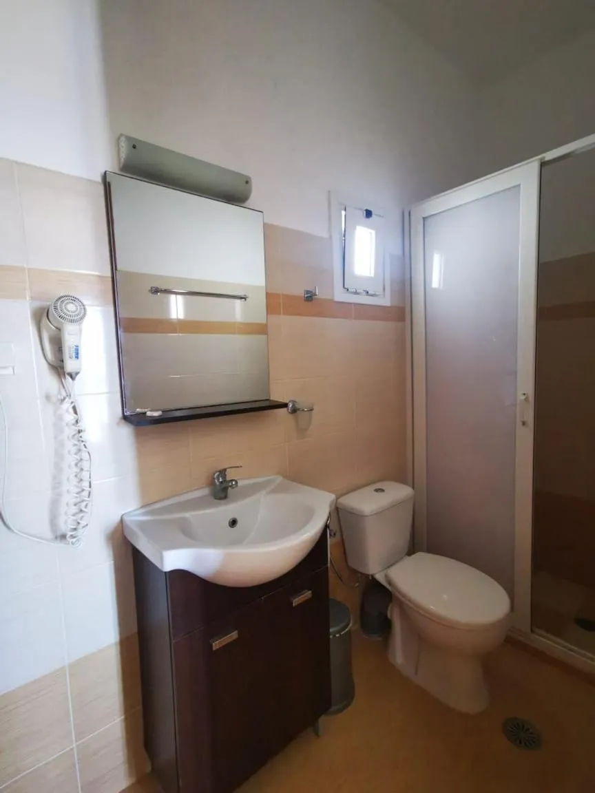 Bathroom in Nikos Hotel