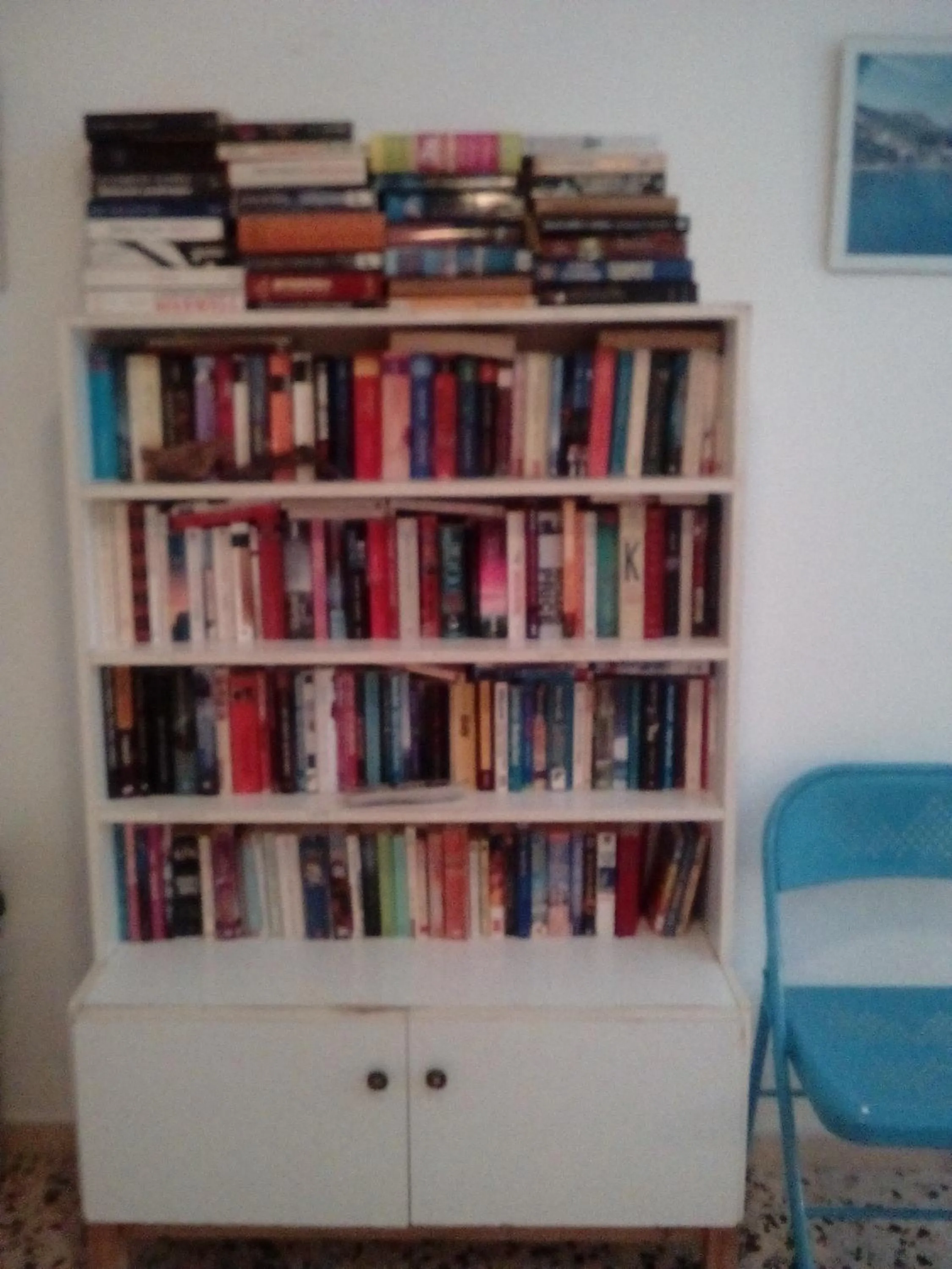 Library in Nikos Hotel