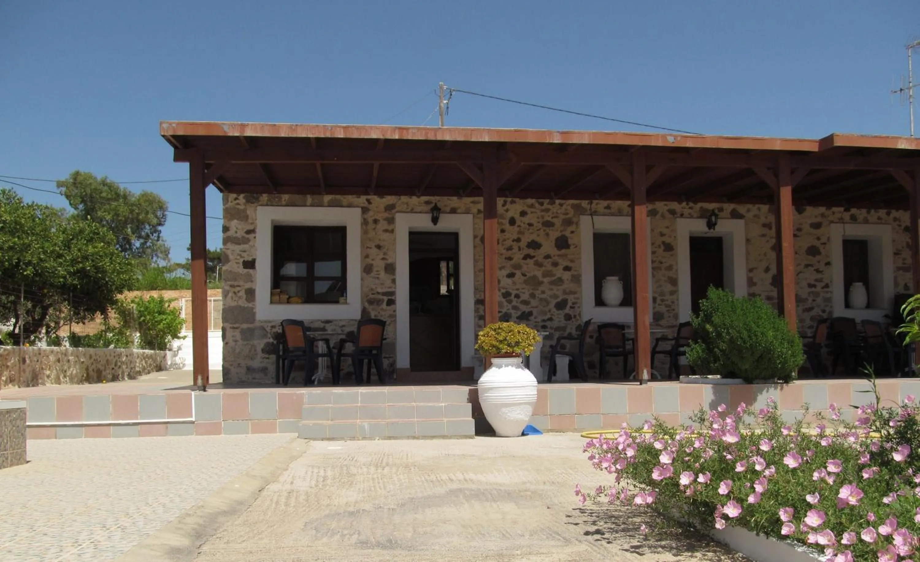 Communal lounge/ TV room in Paraschos Studios Kos
