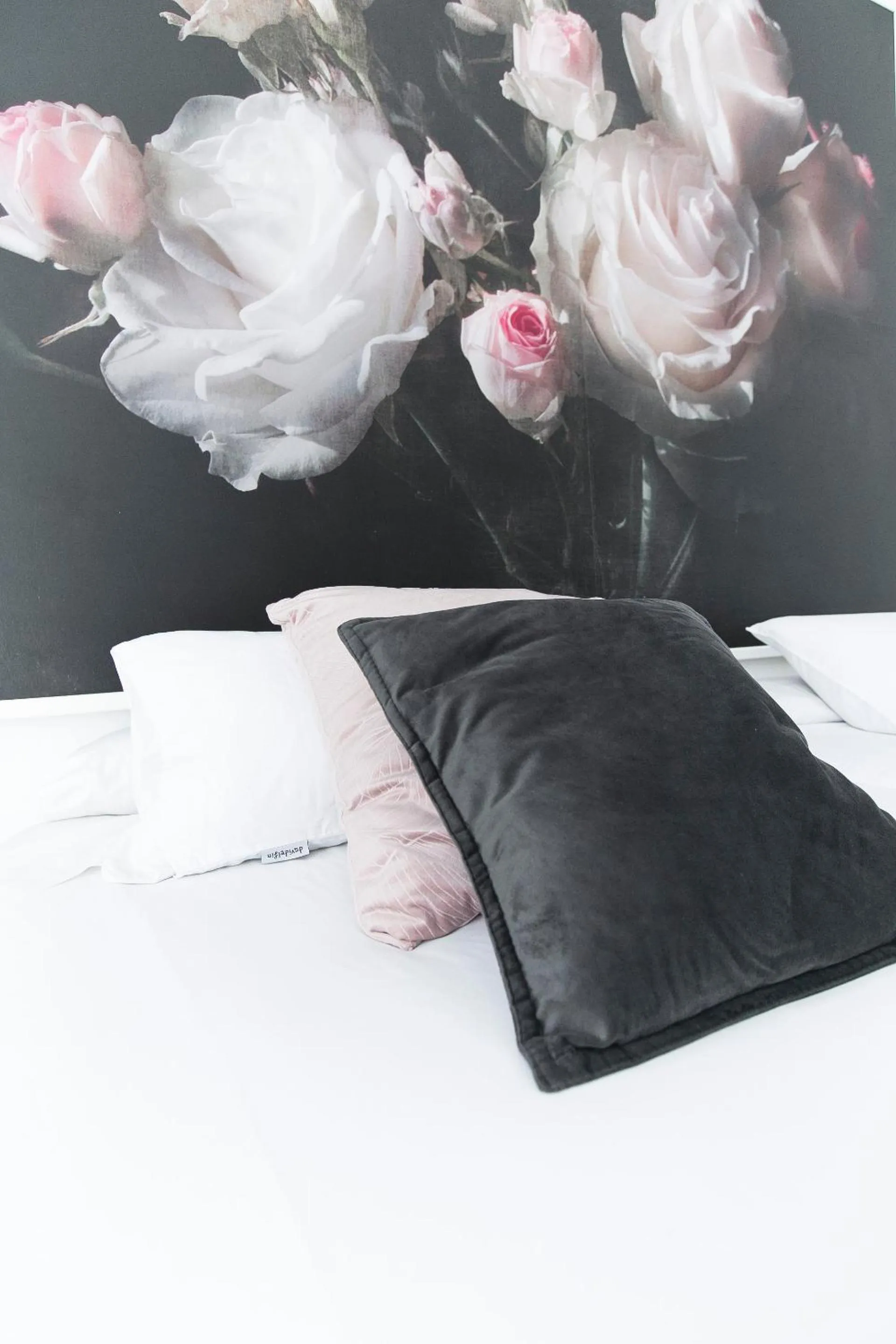 Decorative detail, Bed in Vázquez de Mella Gran Vía