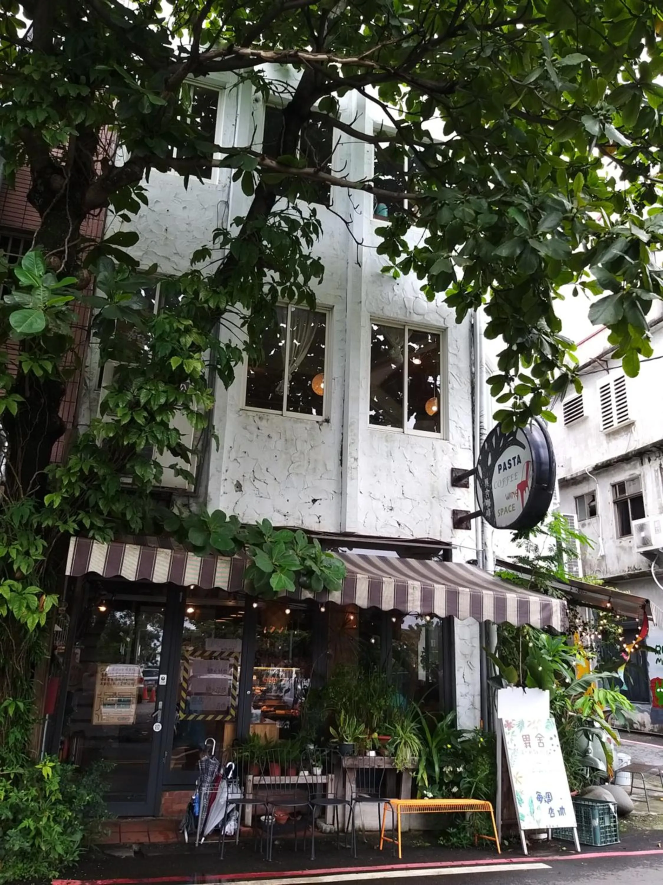 Restaurant/places to eat in Guan Lun Hotel