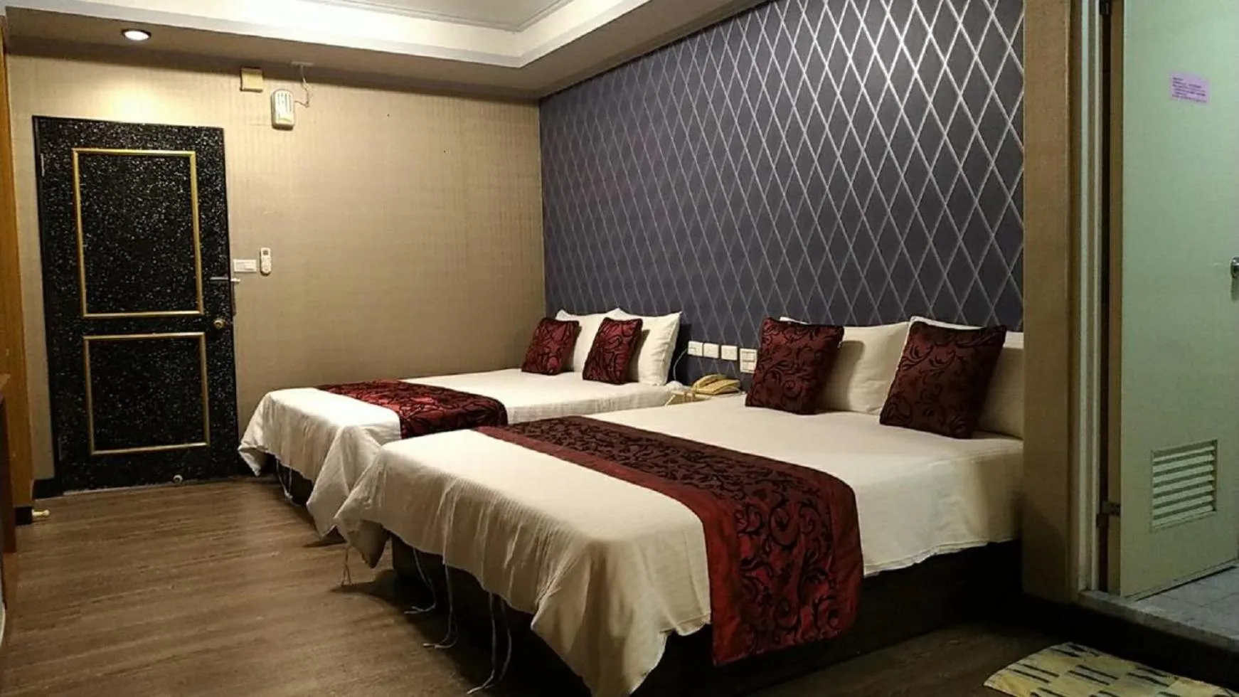 Decorative detail, Bed in Guan Lun Hotel