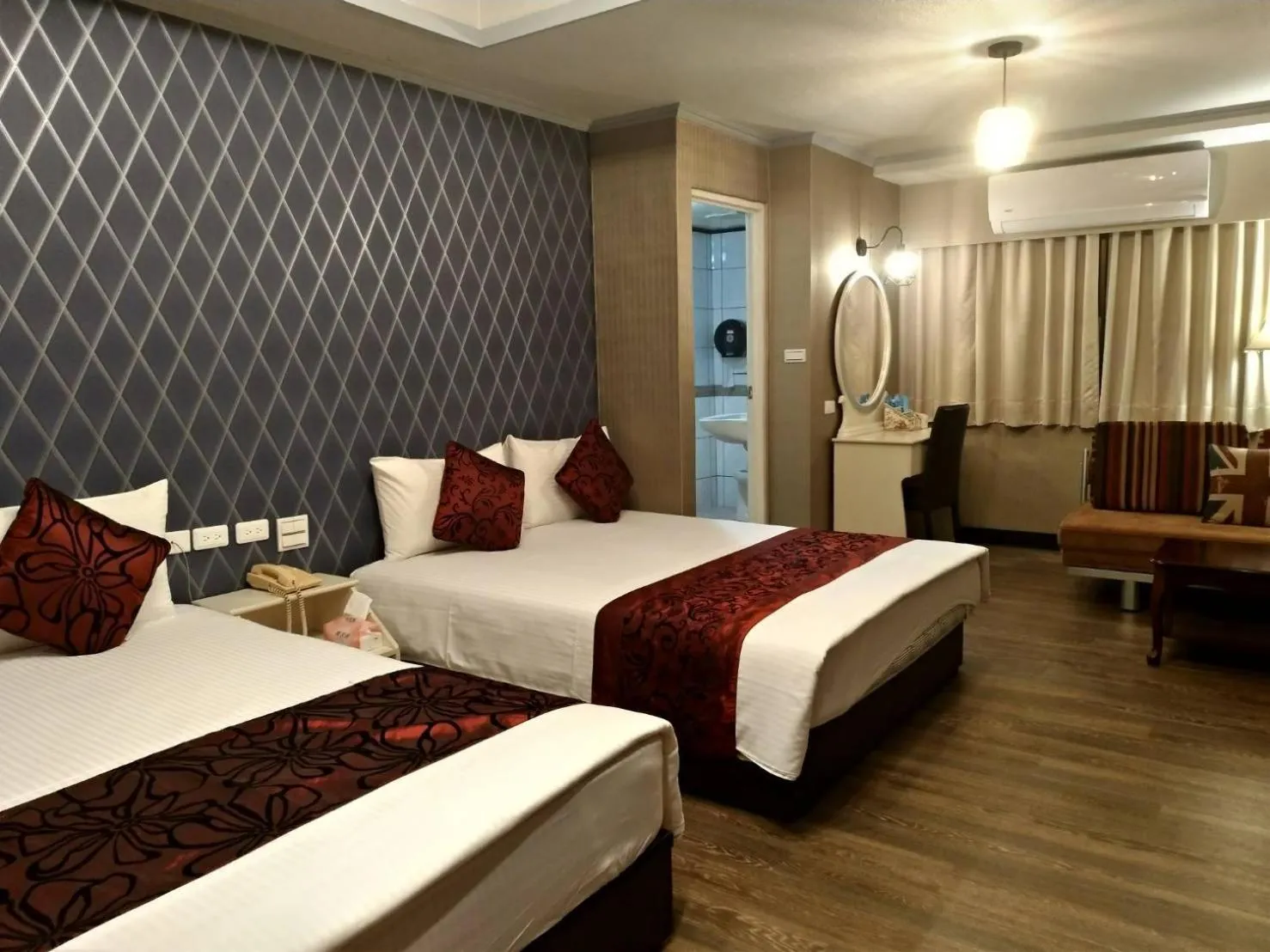 Photo of the whole room, Bed in Guan Lun Hotel