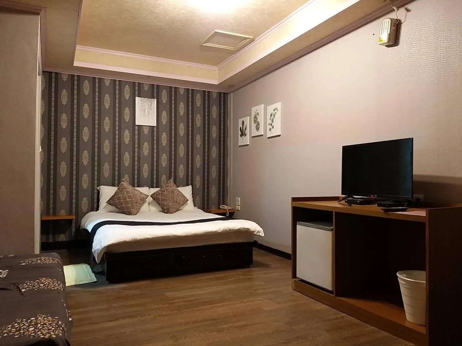 Photo of the whole room, Bed in Guan Lun Hotel