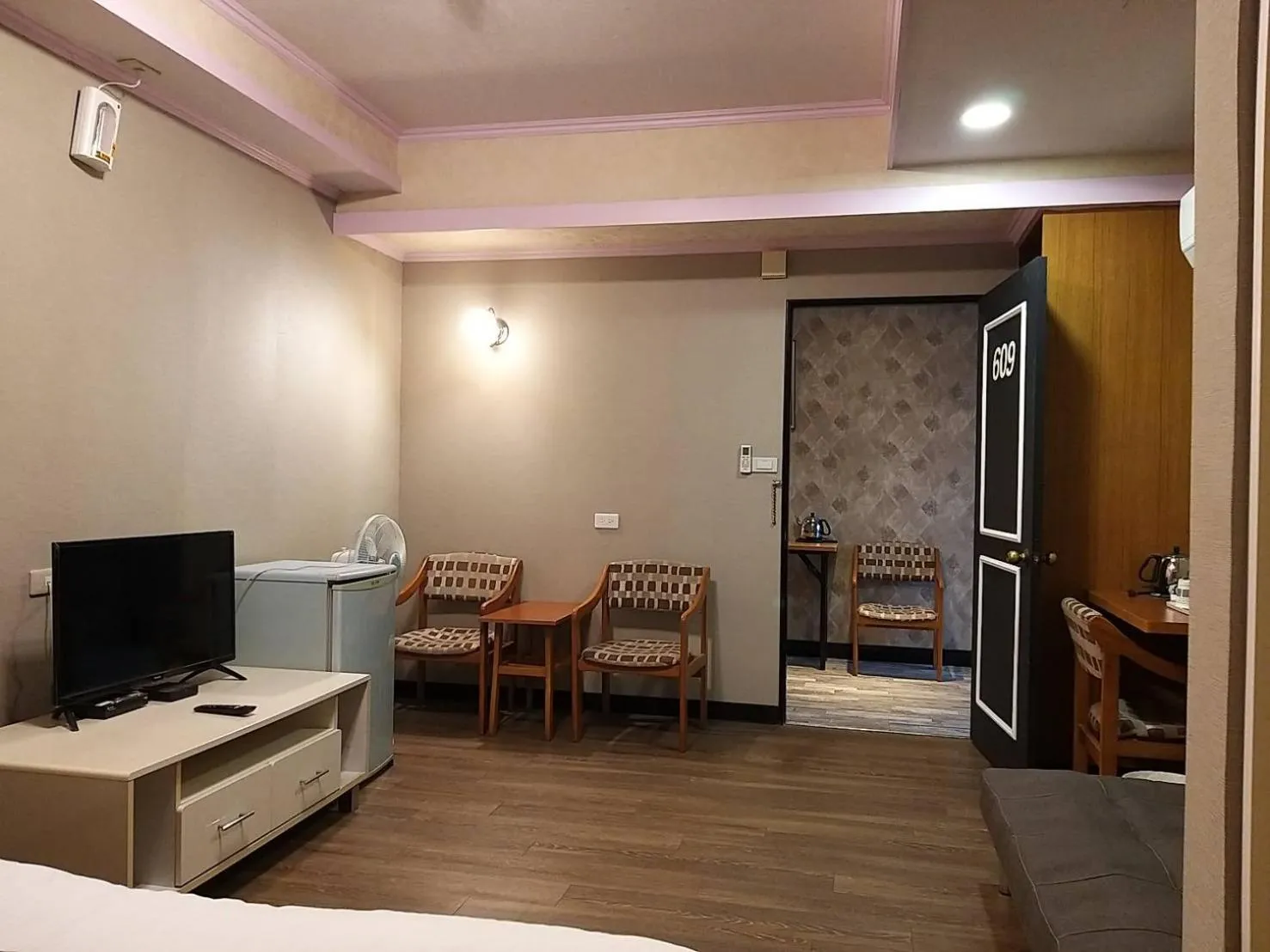 Living room, Bed in Guan Lun Hotel