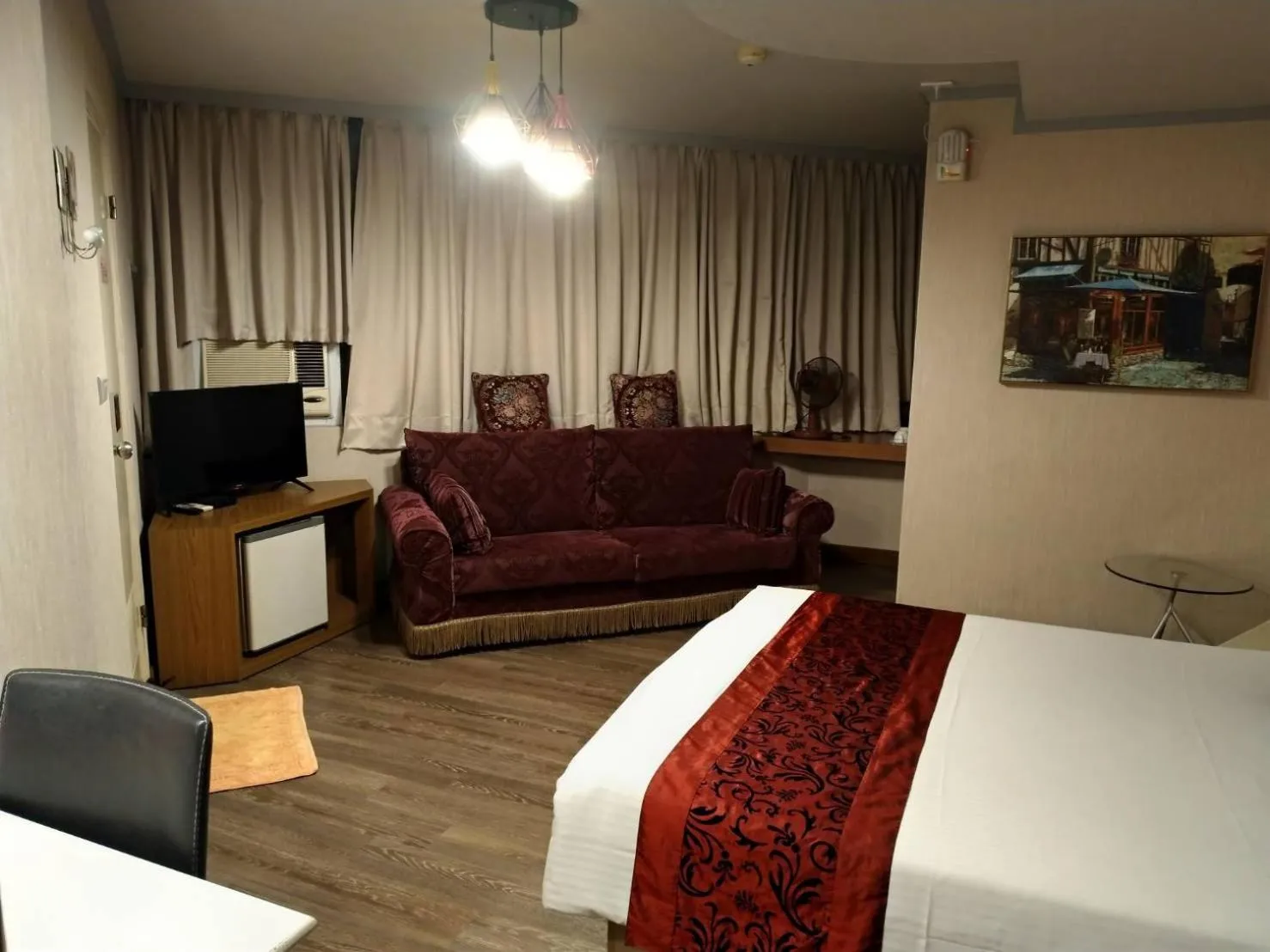 Photo of the whole room, Bed in Guan Lun Hotel