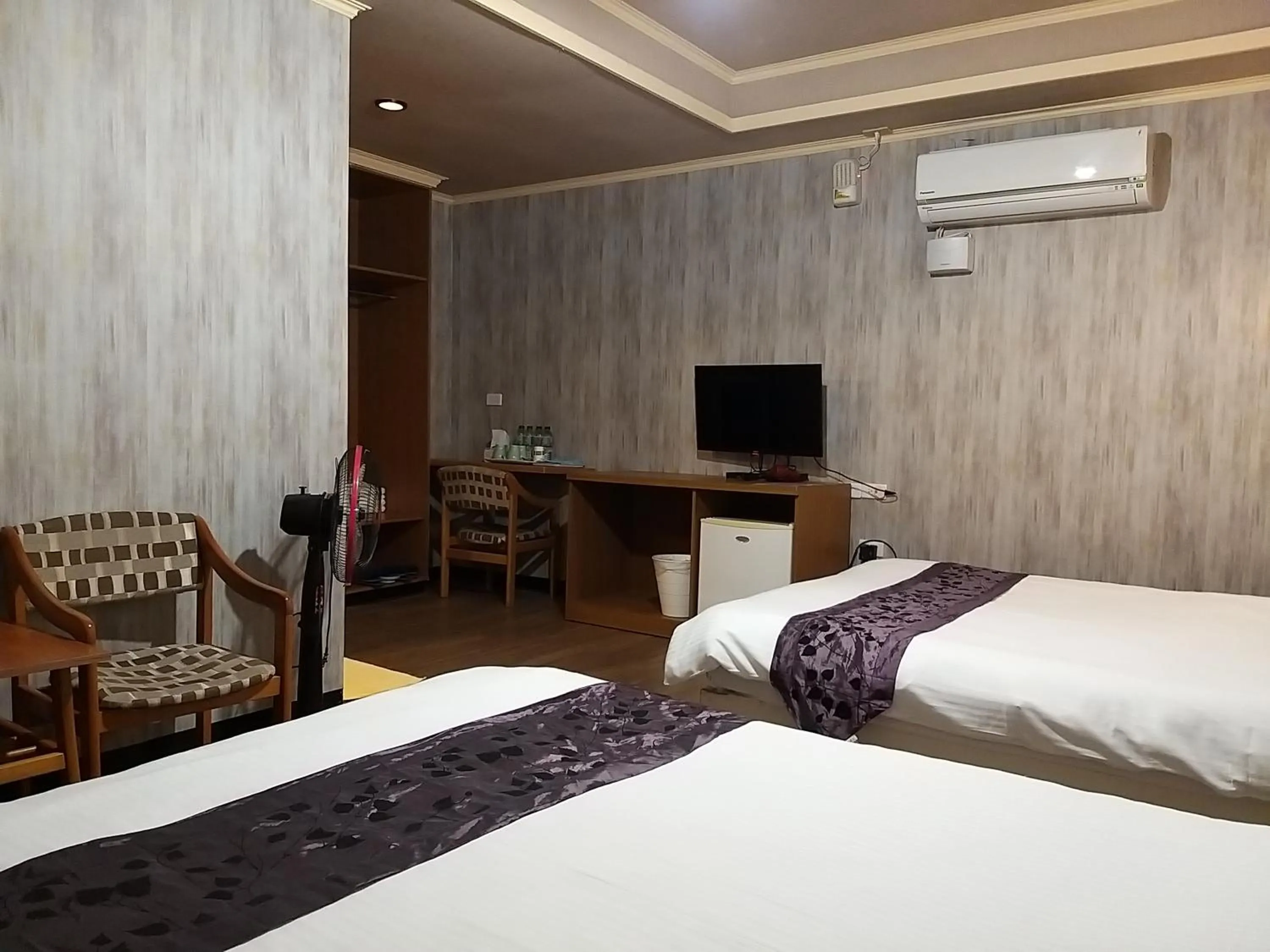 TV and multimedia, Bed in Guan Lun Hotel