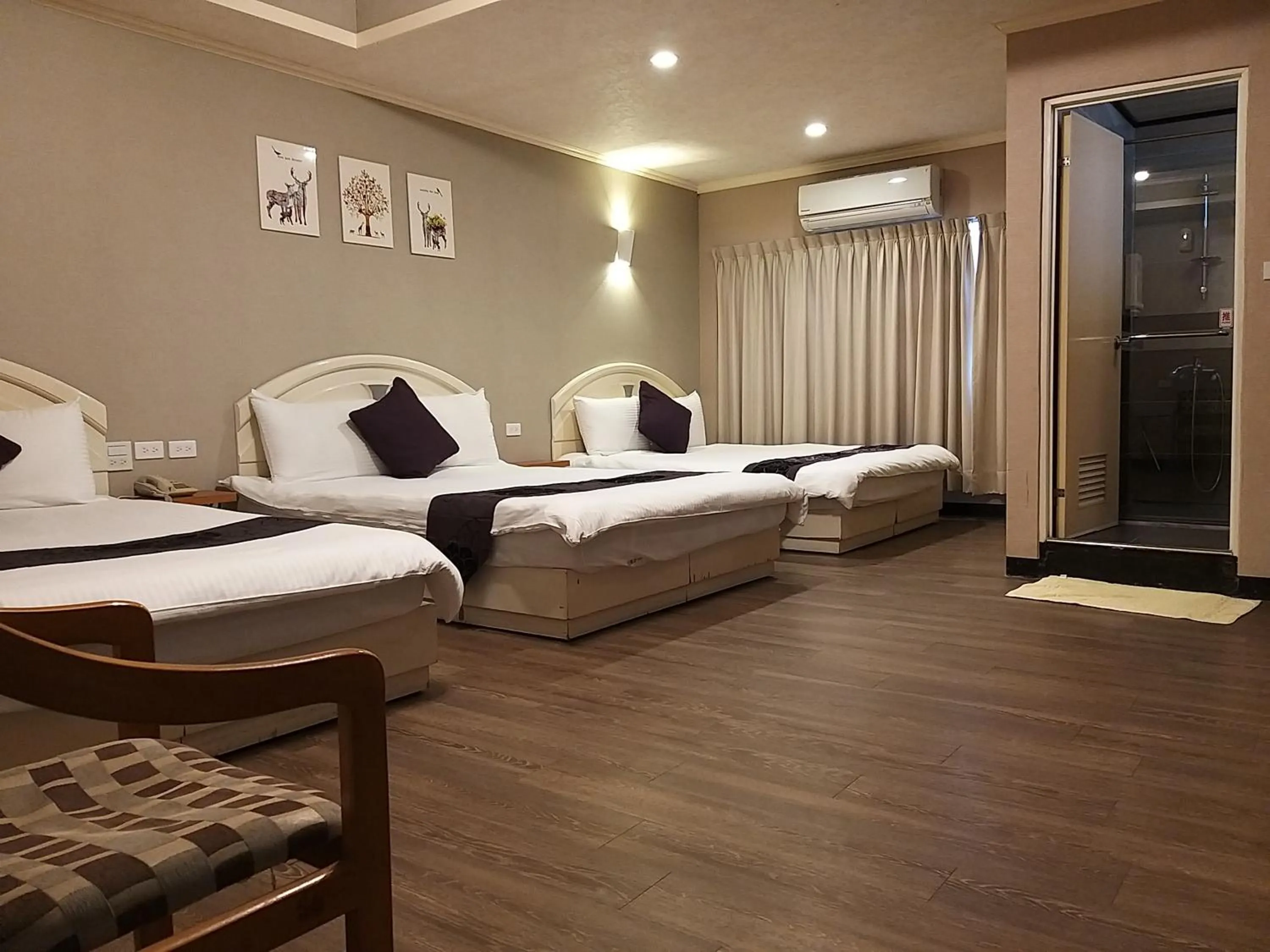 Bed in Guan Lun Hotel