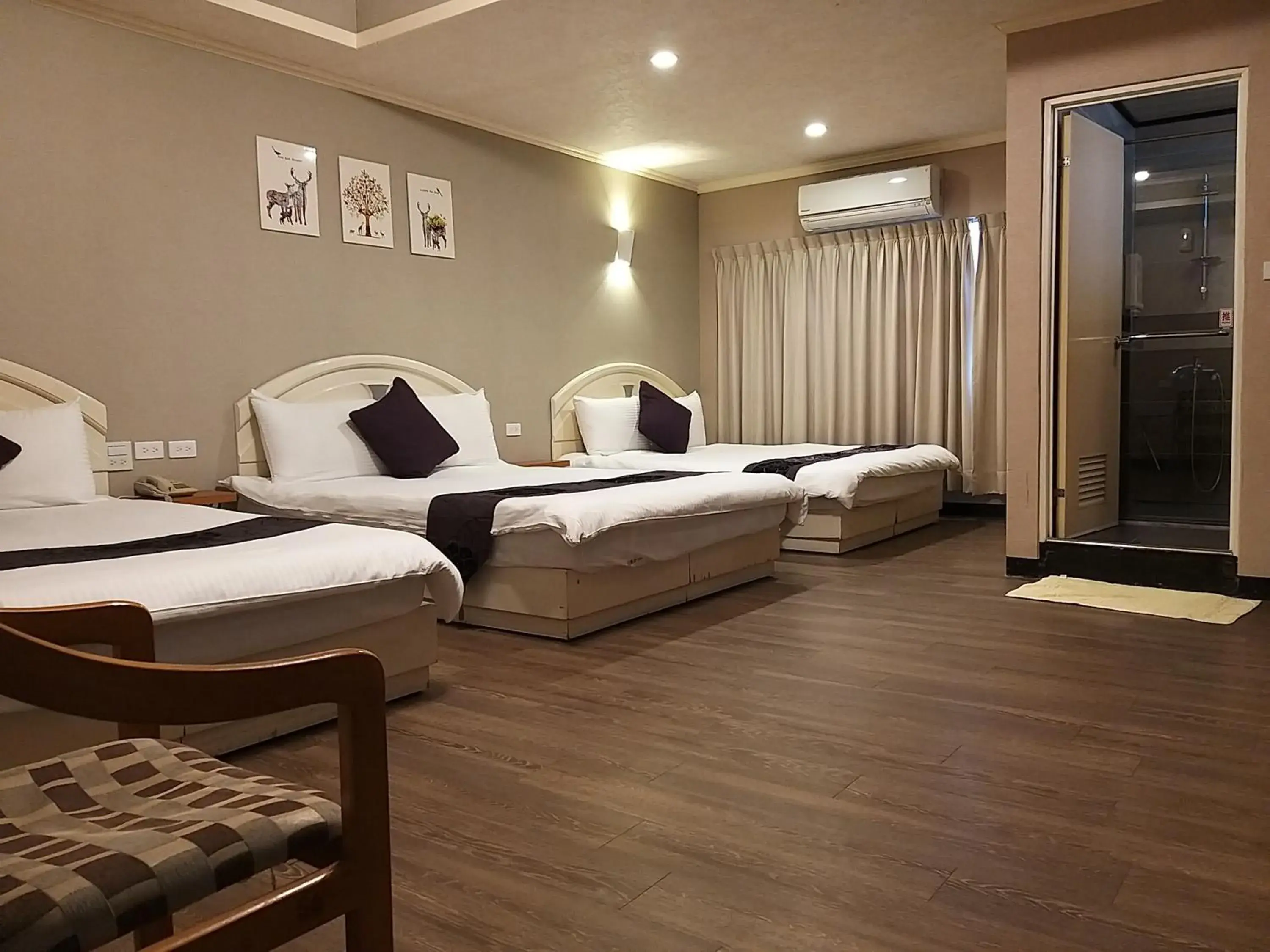 Family Room with Balcony in Guan Lun Hotel Family Room with Balcony in Guan Lun Hotel