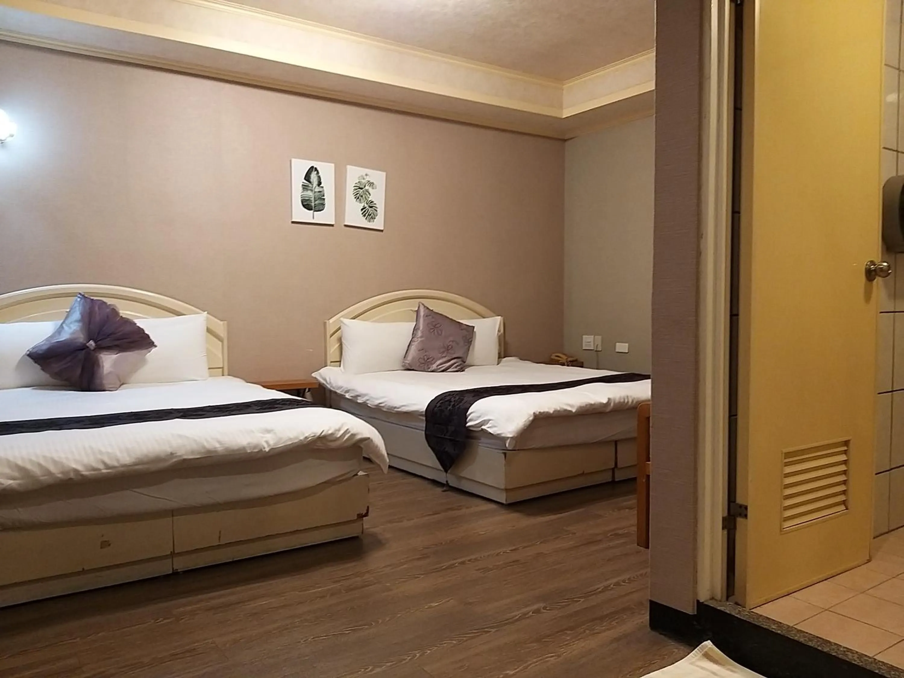 Bed in Guan Lun Hotel