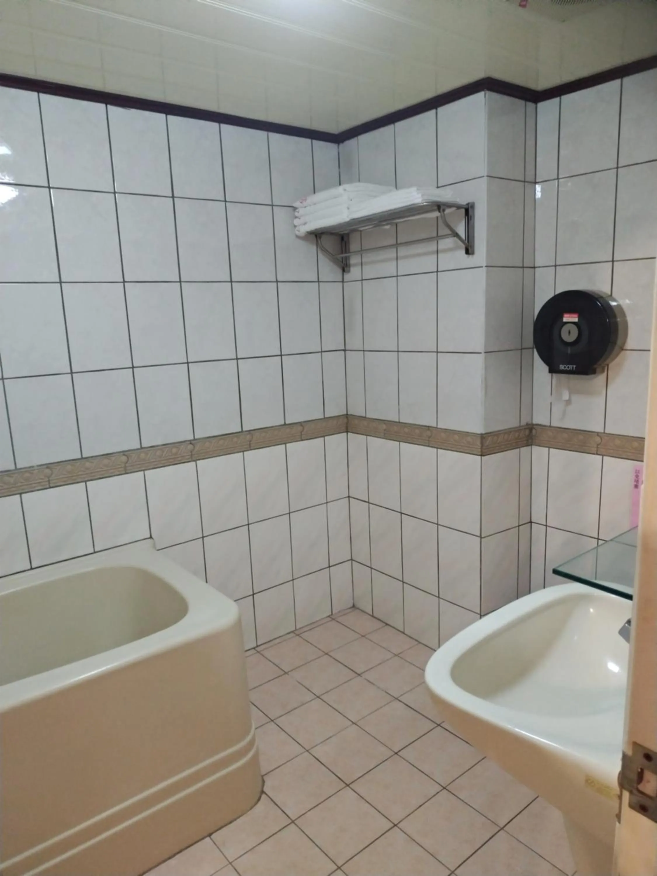 Shower in Guan Lun Hotel