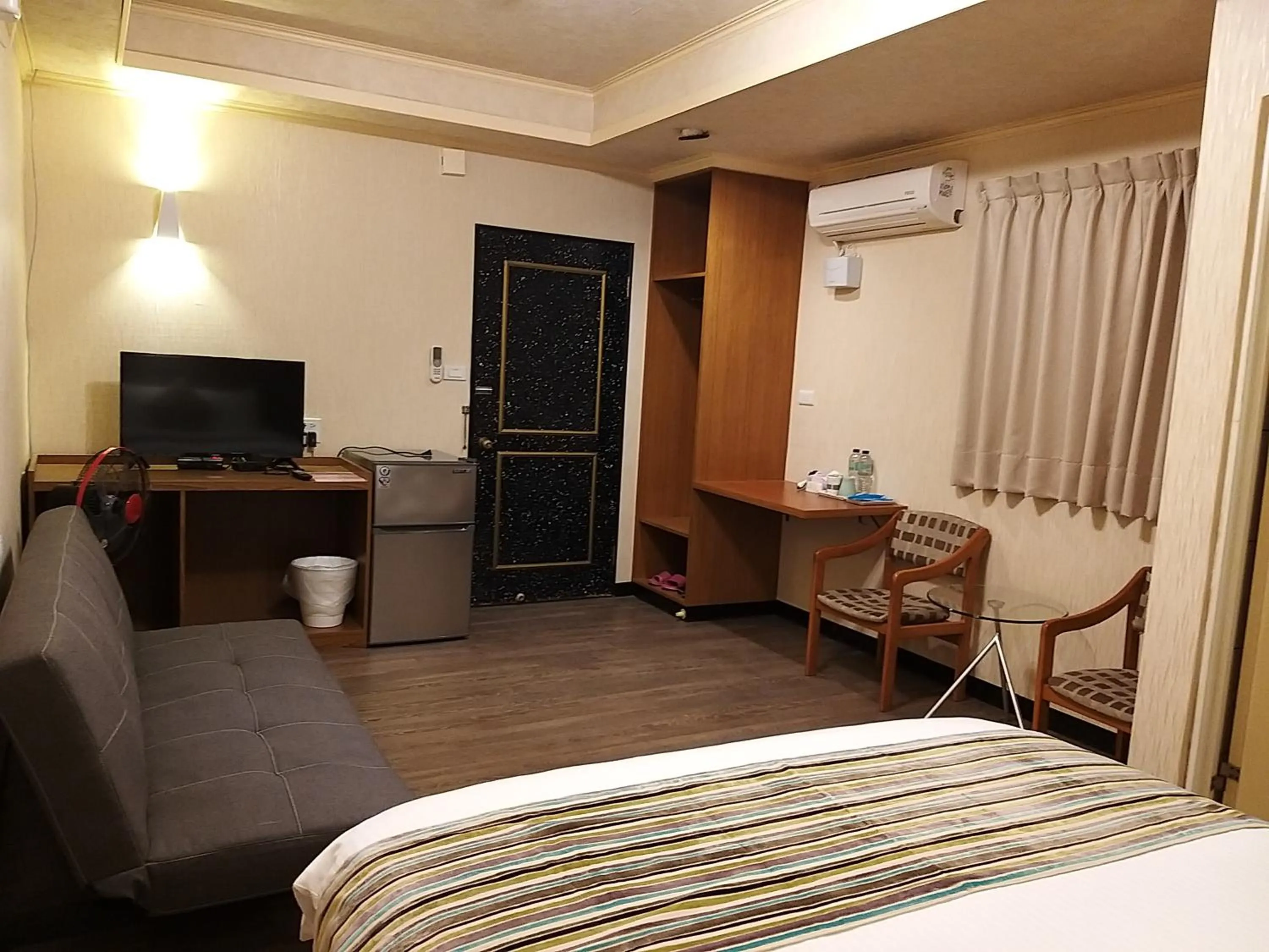 TV and multimedia, Bed in Guan Lun Hotel