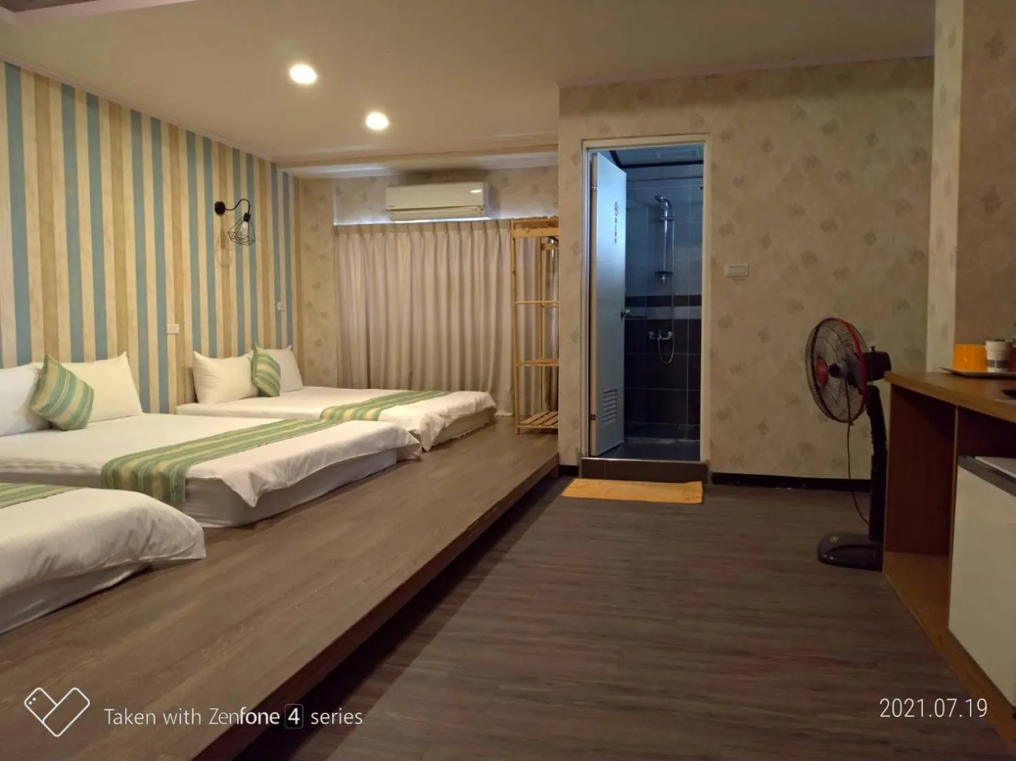 Photo of the whole room, Bed in Guan Lun Hotel