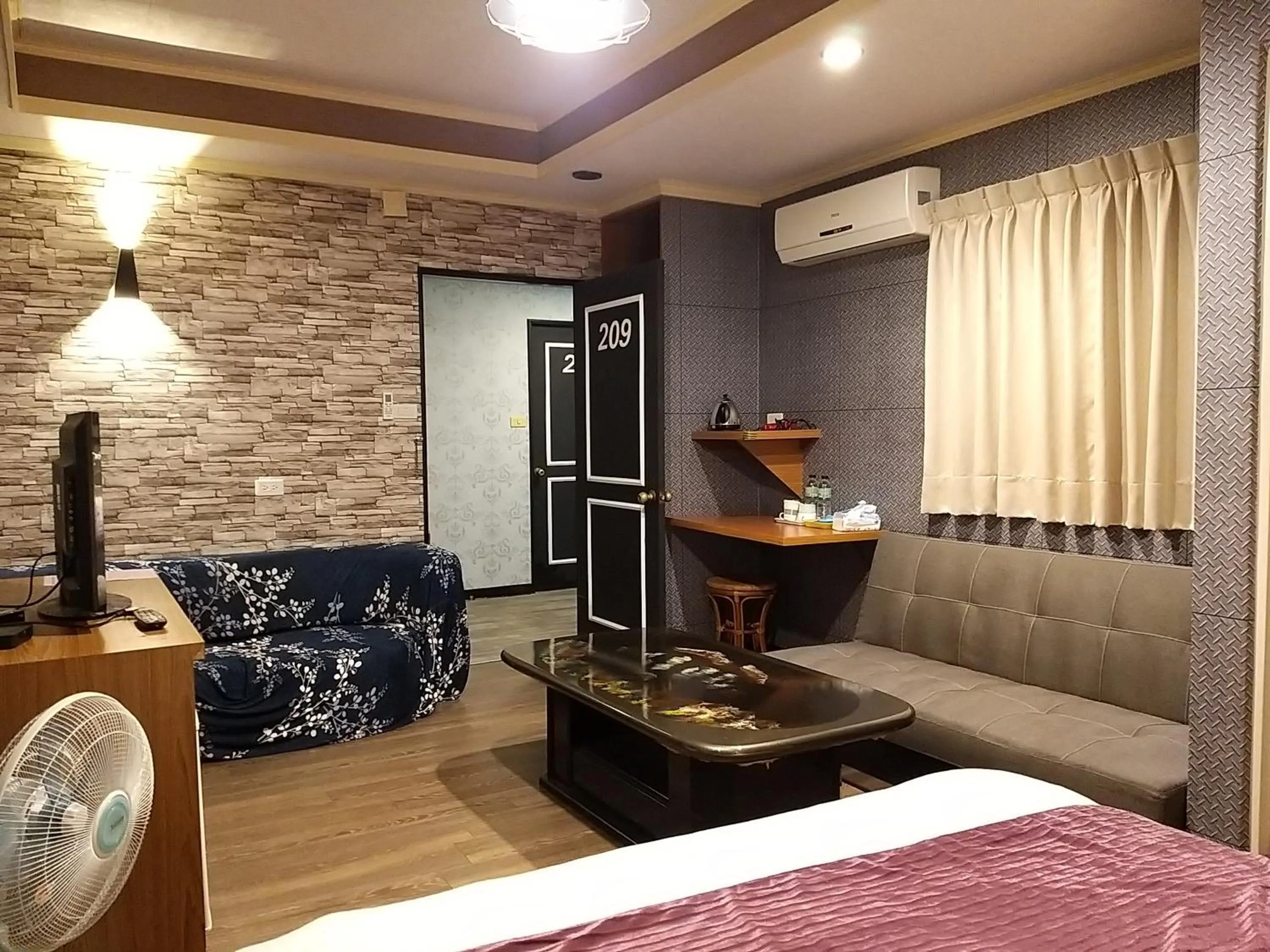 Living room, Bed in Guan Lun Hotel