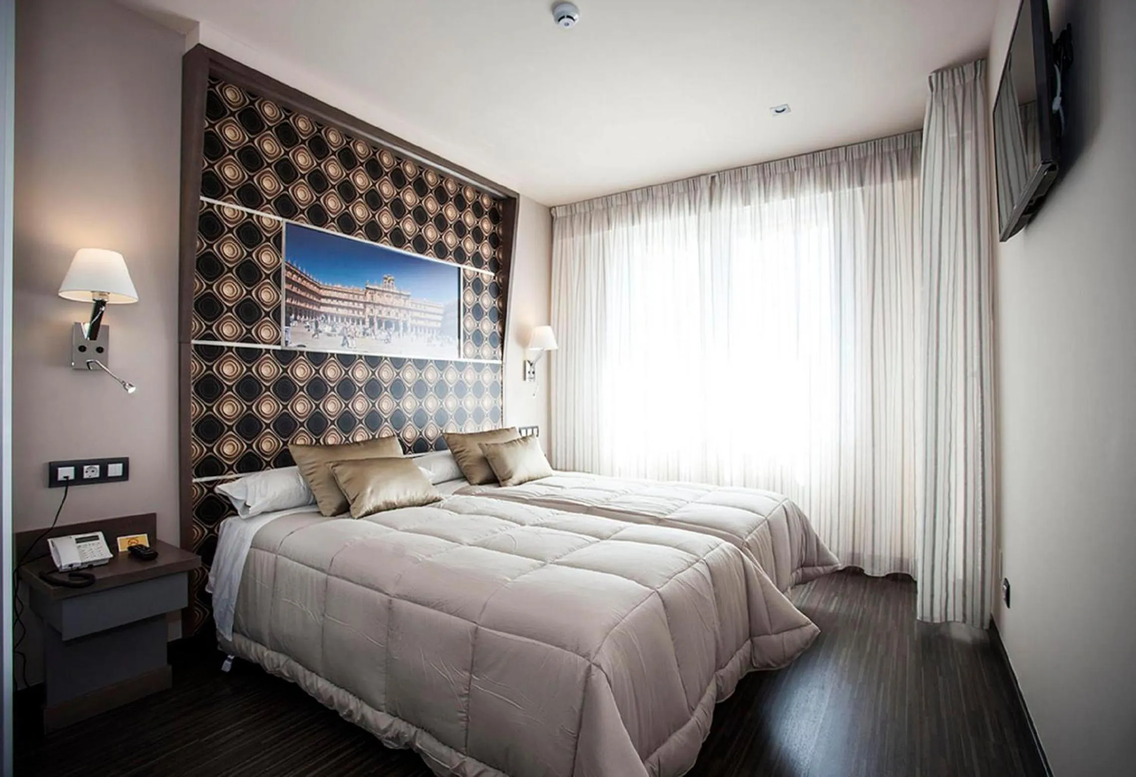 Photo of the whole room, Bed in Hostal Barcelona