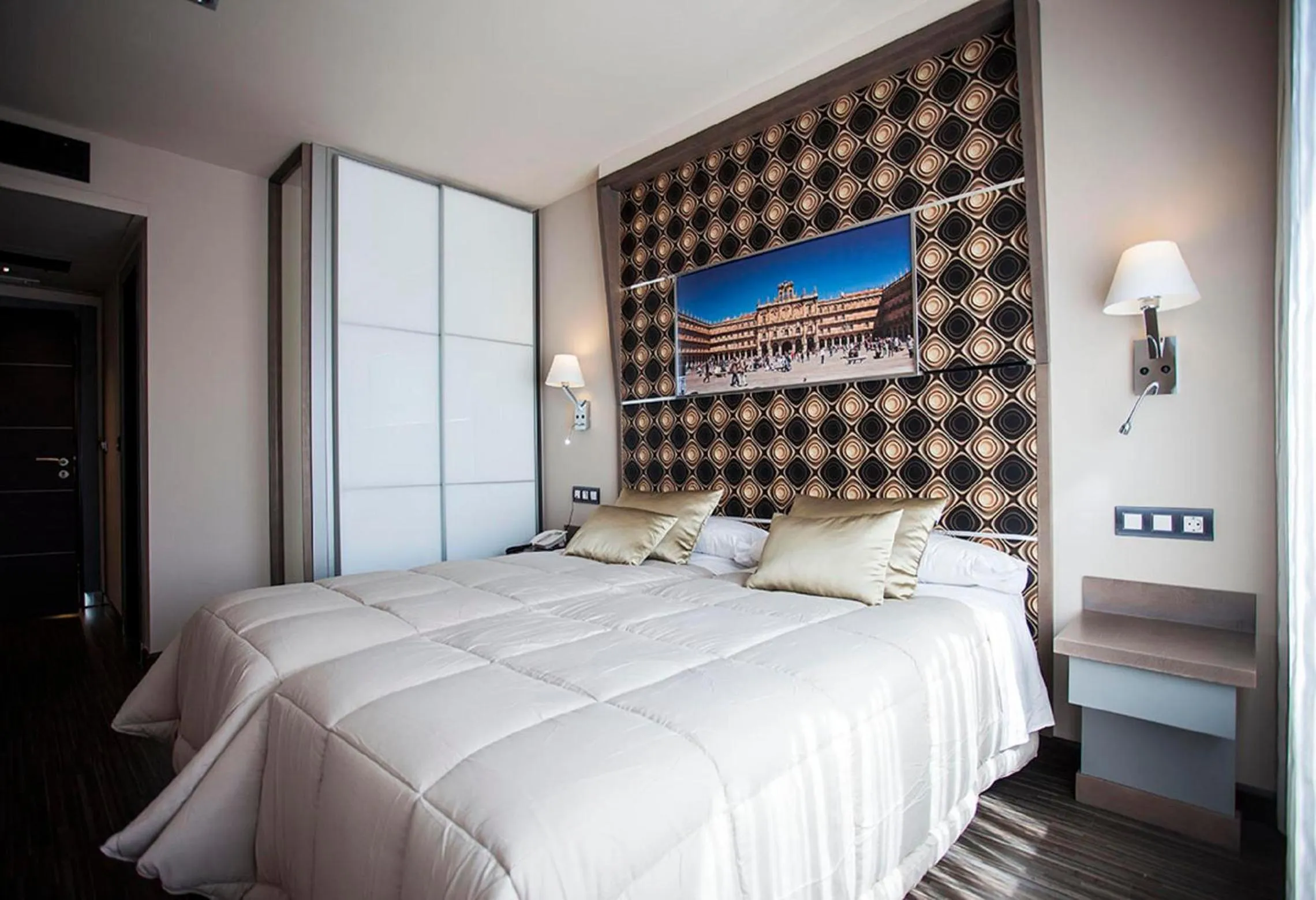 Photo of the whole room, Bed in Hostal Barcelona