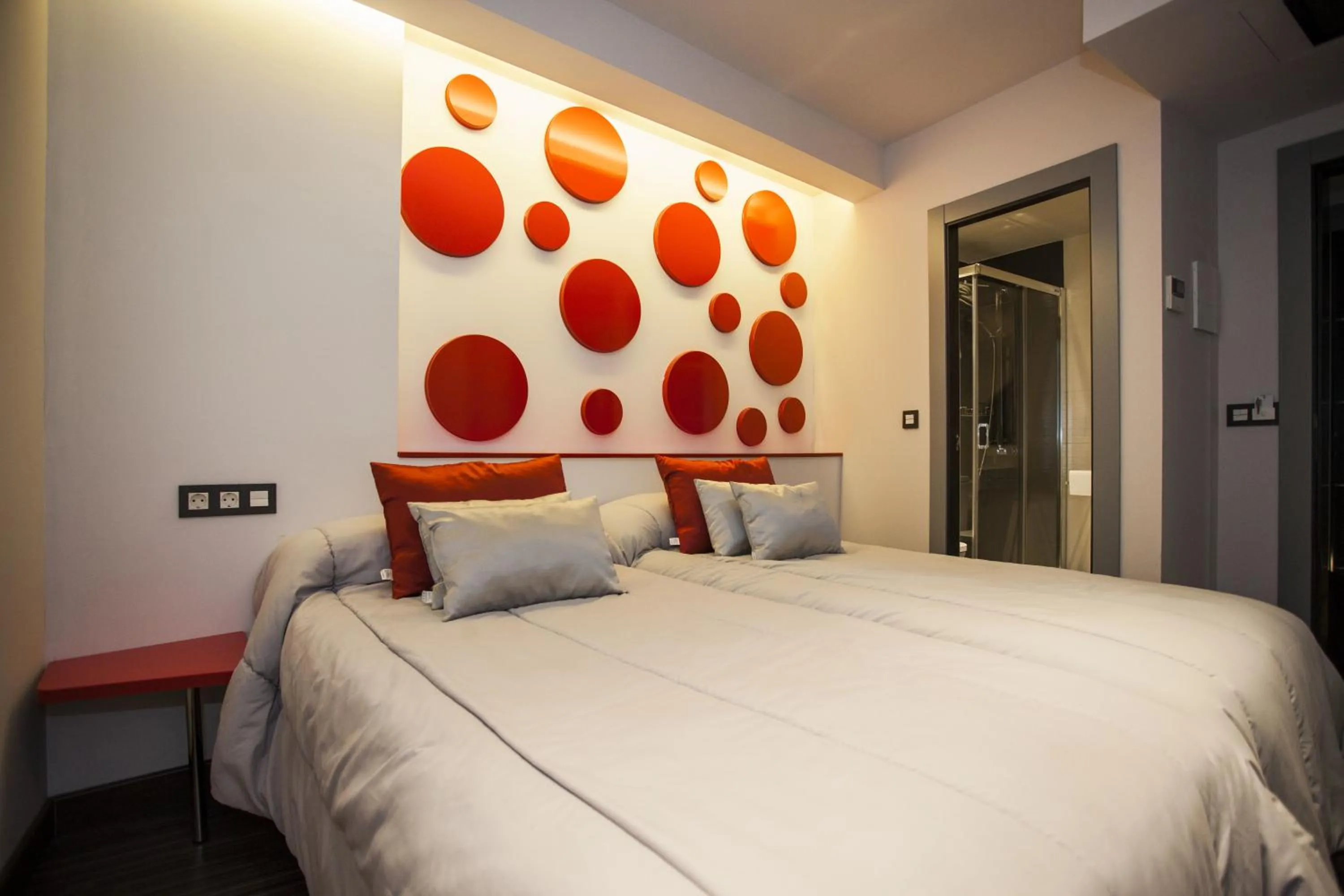 Photo of the whole room, Bed in Hostal Barcelona