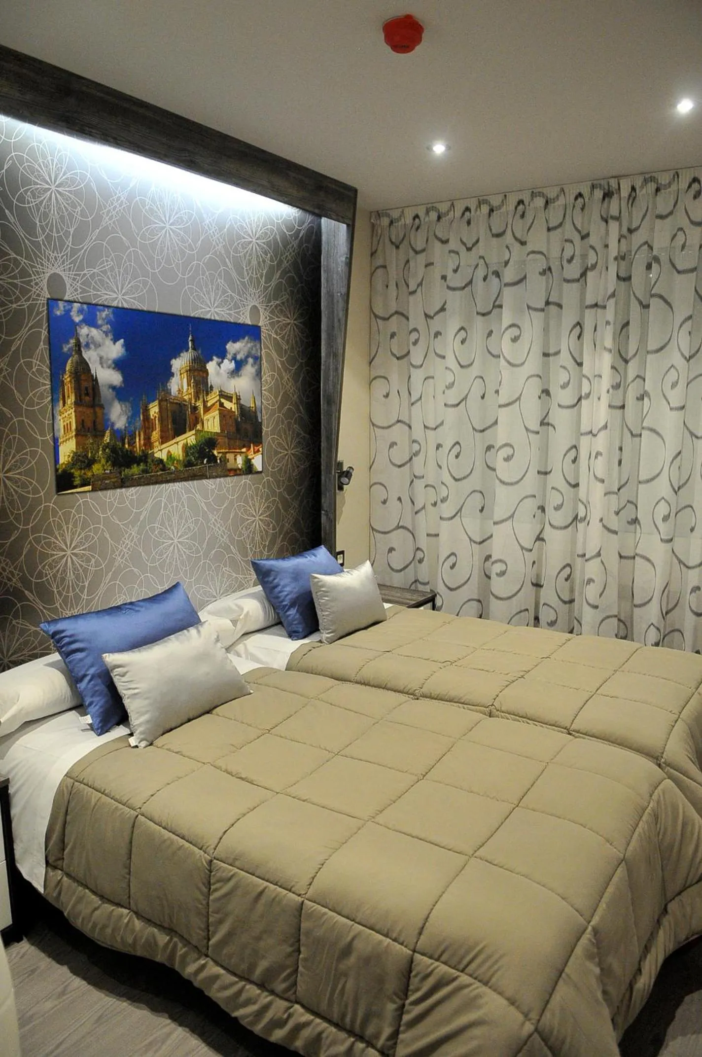 Bed in Hostal Barcelona