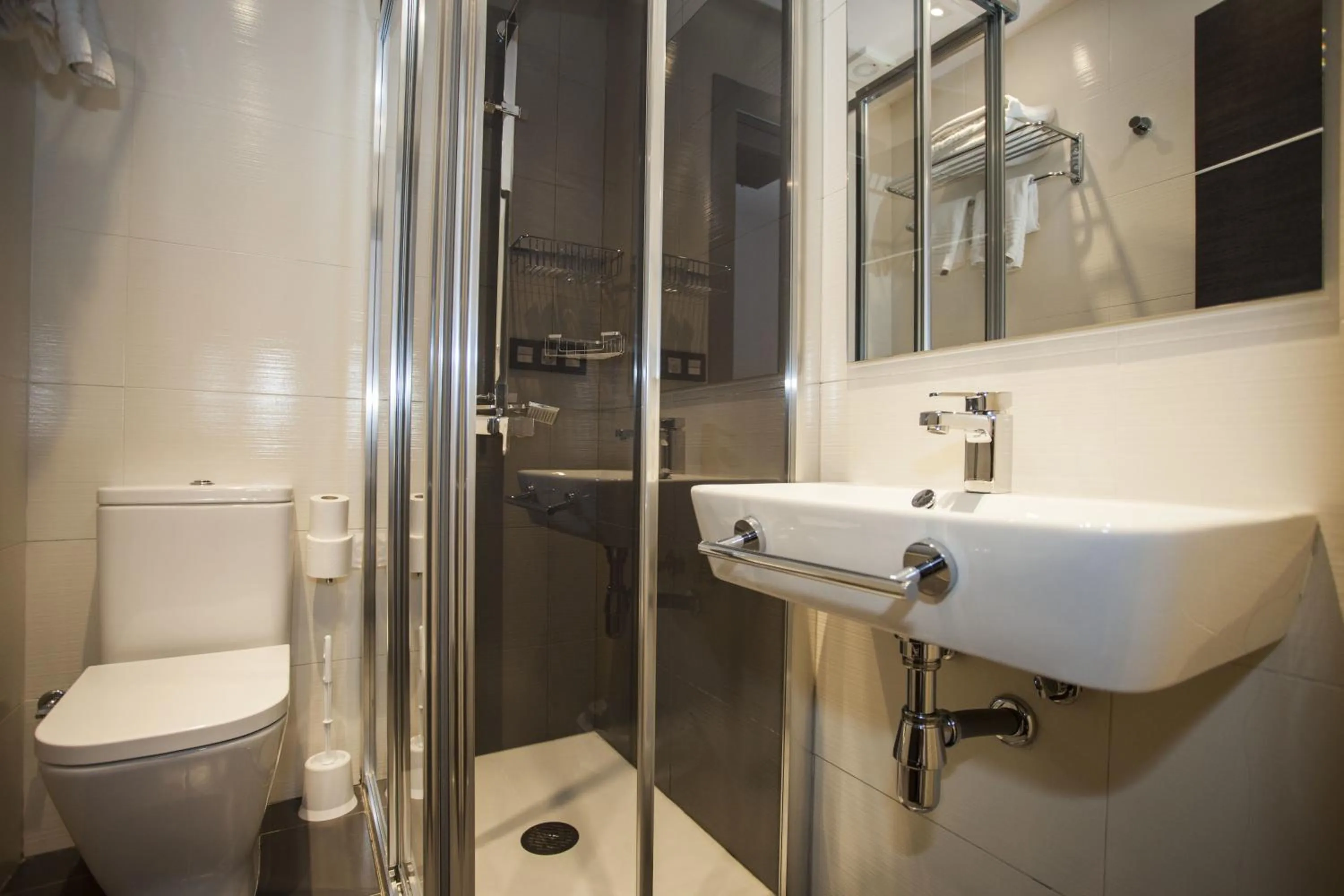 Bathroom in Hostal Barcelona