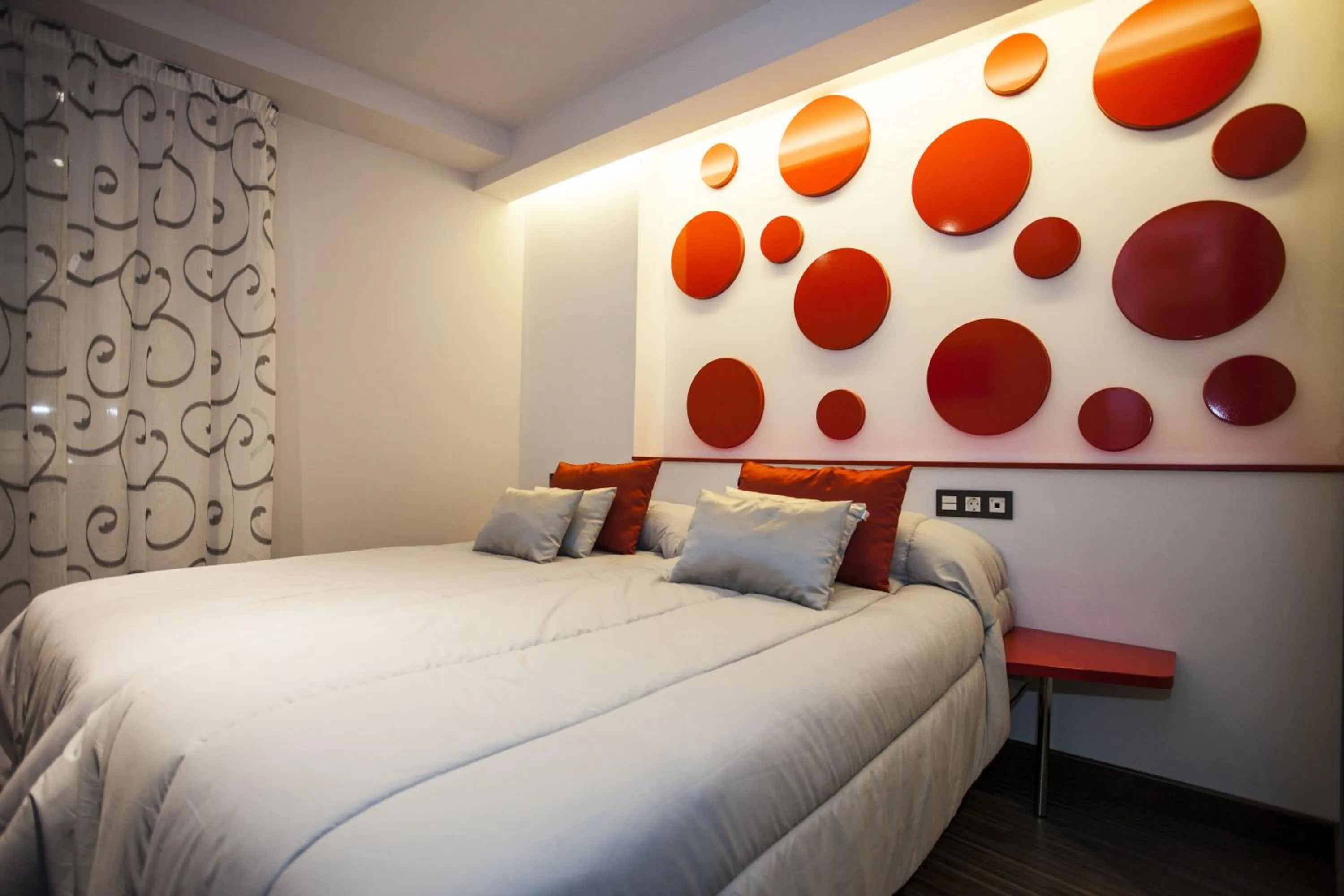 Photo of the whole room, Bed in Hostal Barcelona