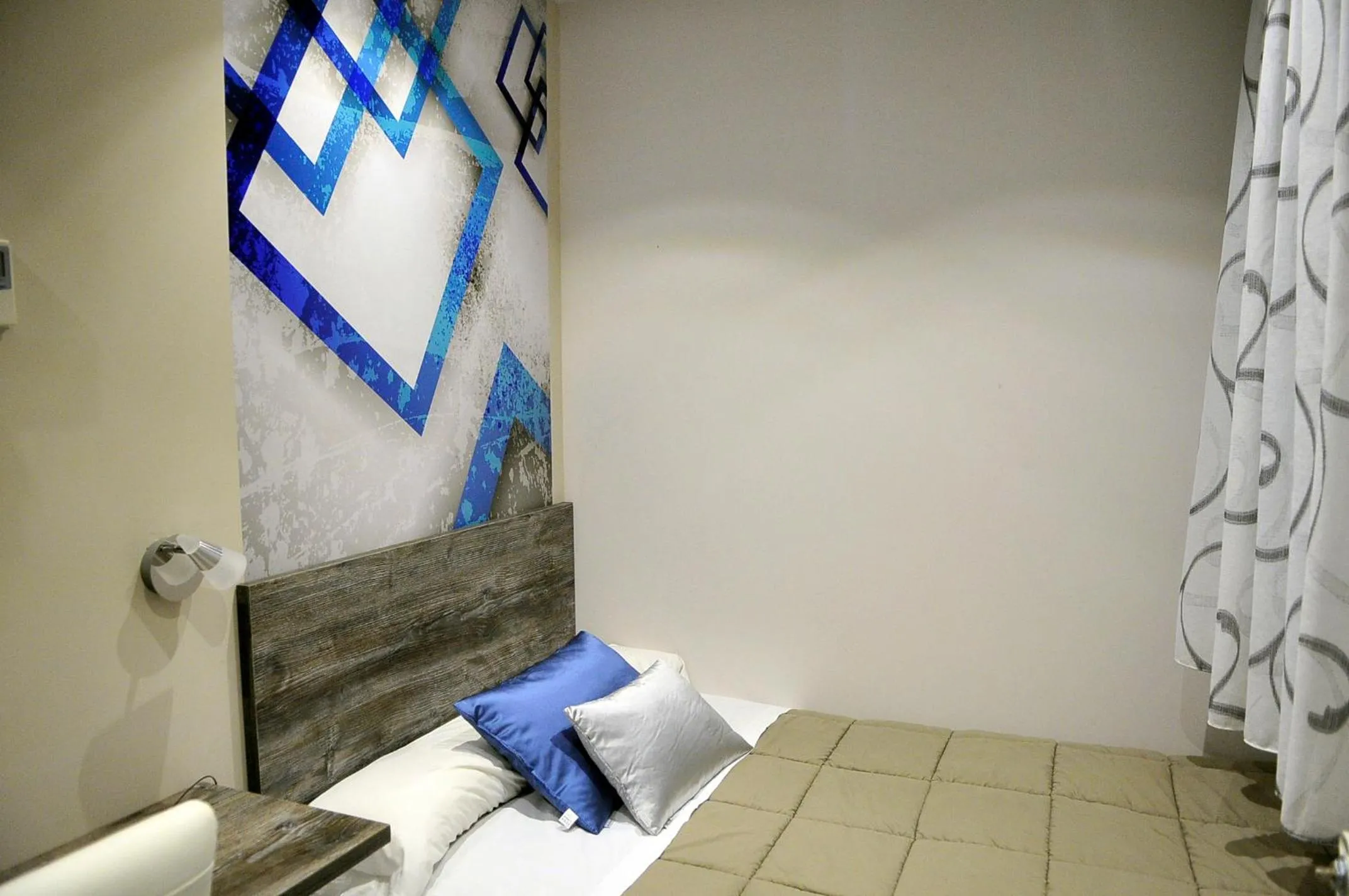 Bed in Hostal Barcelona