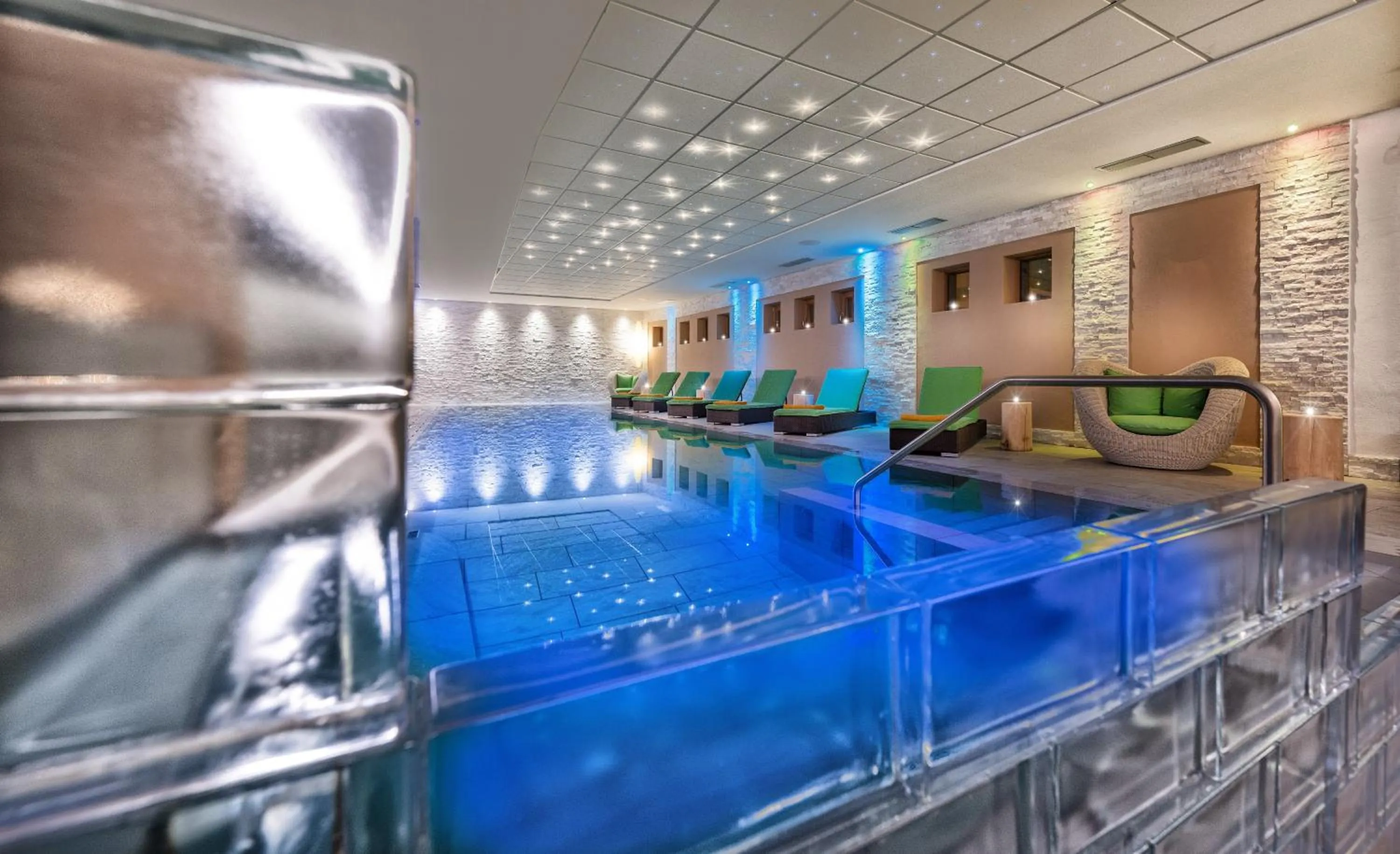 Swimming pool in Family Hotel Serena