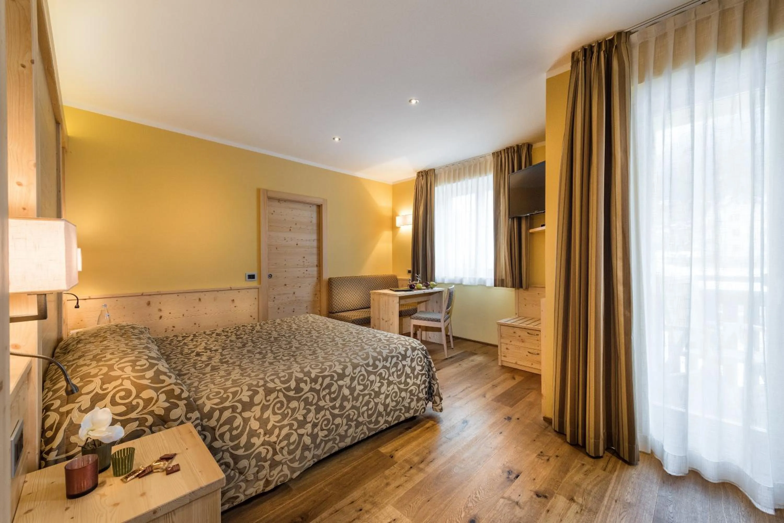 Photo of the whole room, Bed in Family Hotel Serena