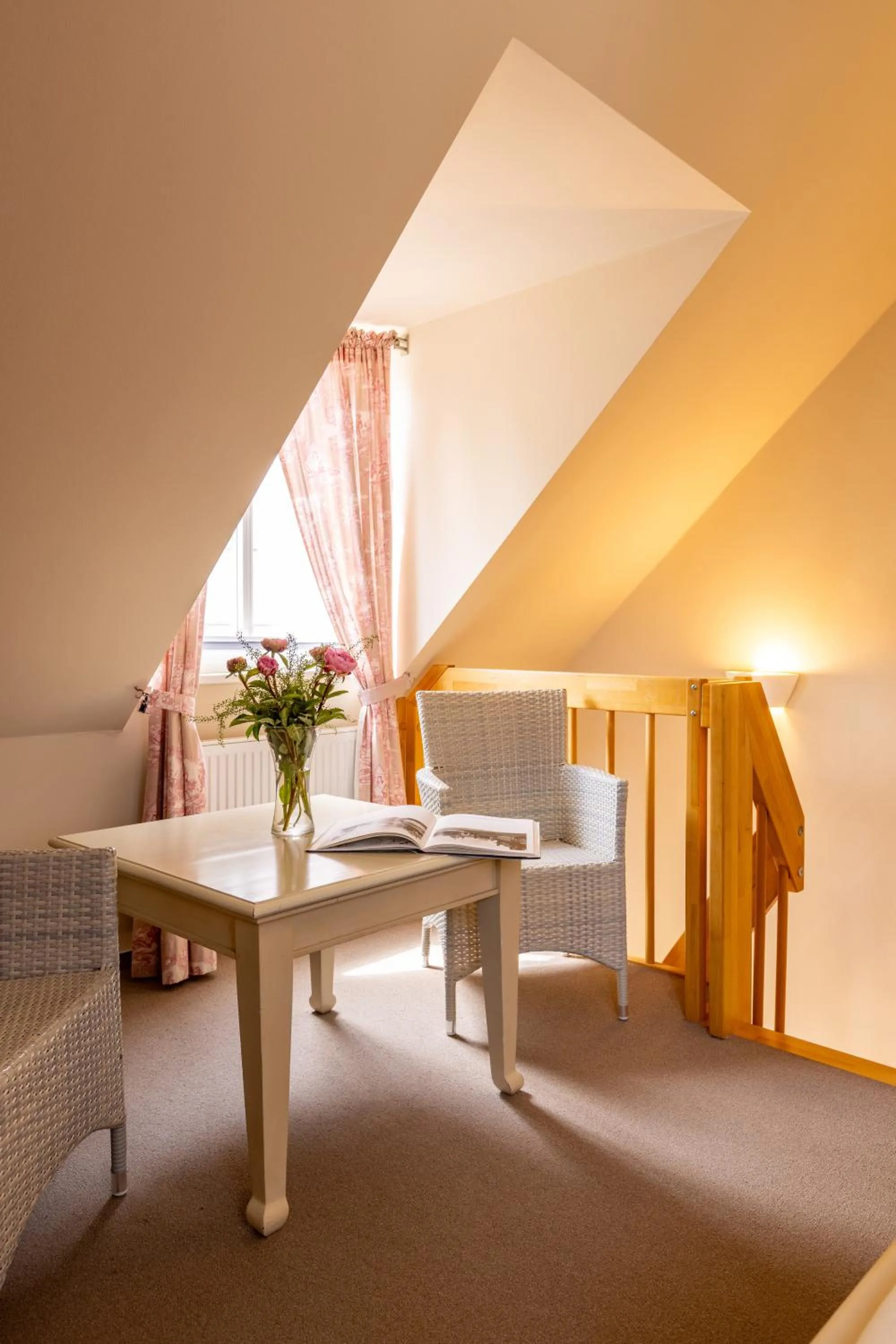 Seating area in Café Wildau Hotel & Restaurant am Werbellinsee