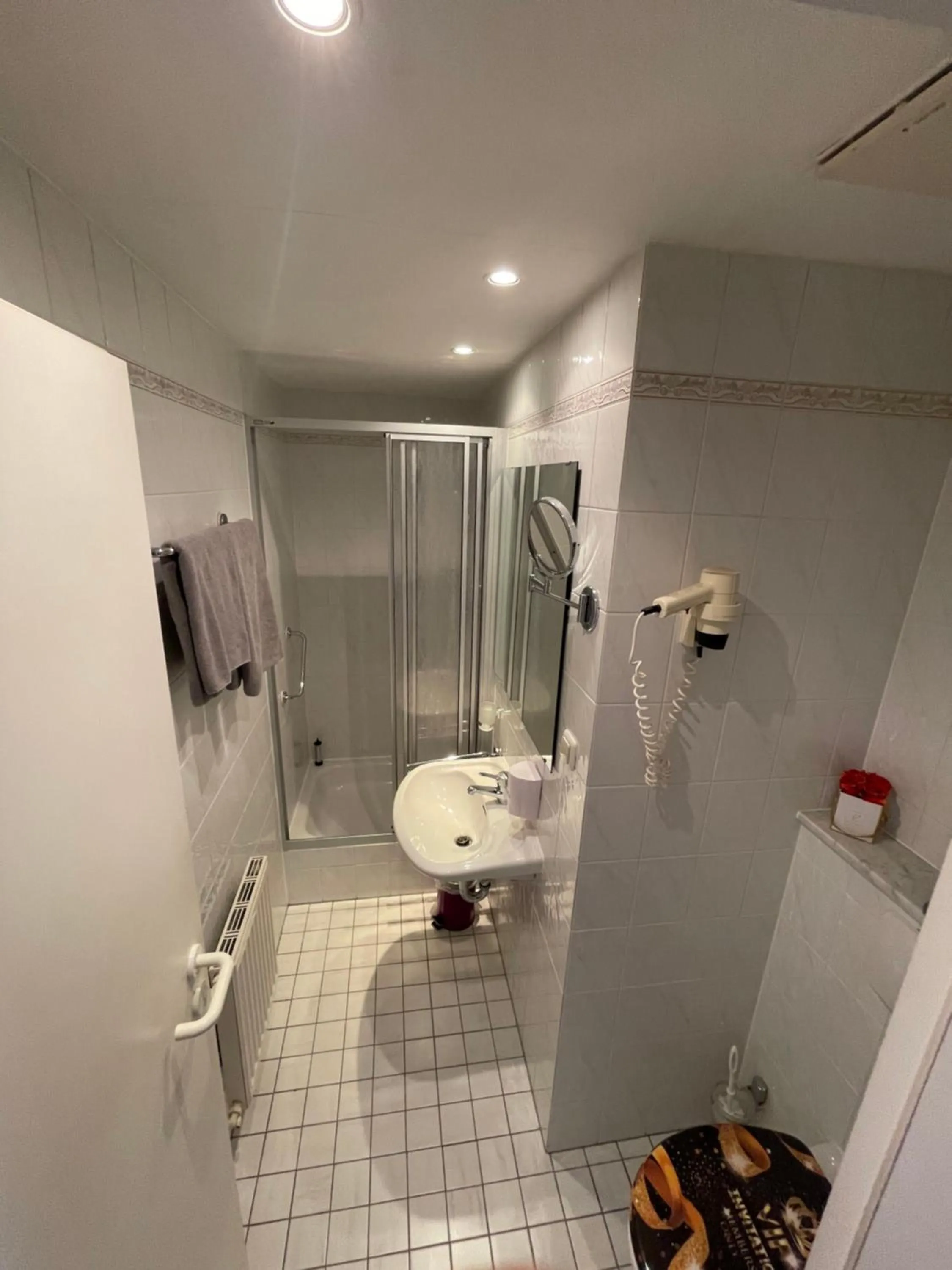 Shower in Hotel Maison LeMi