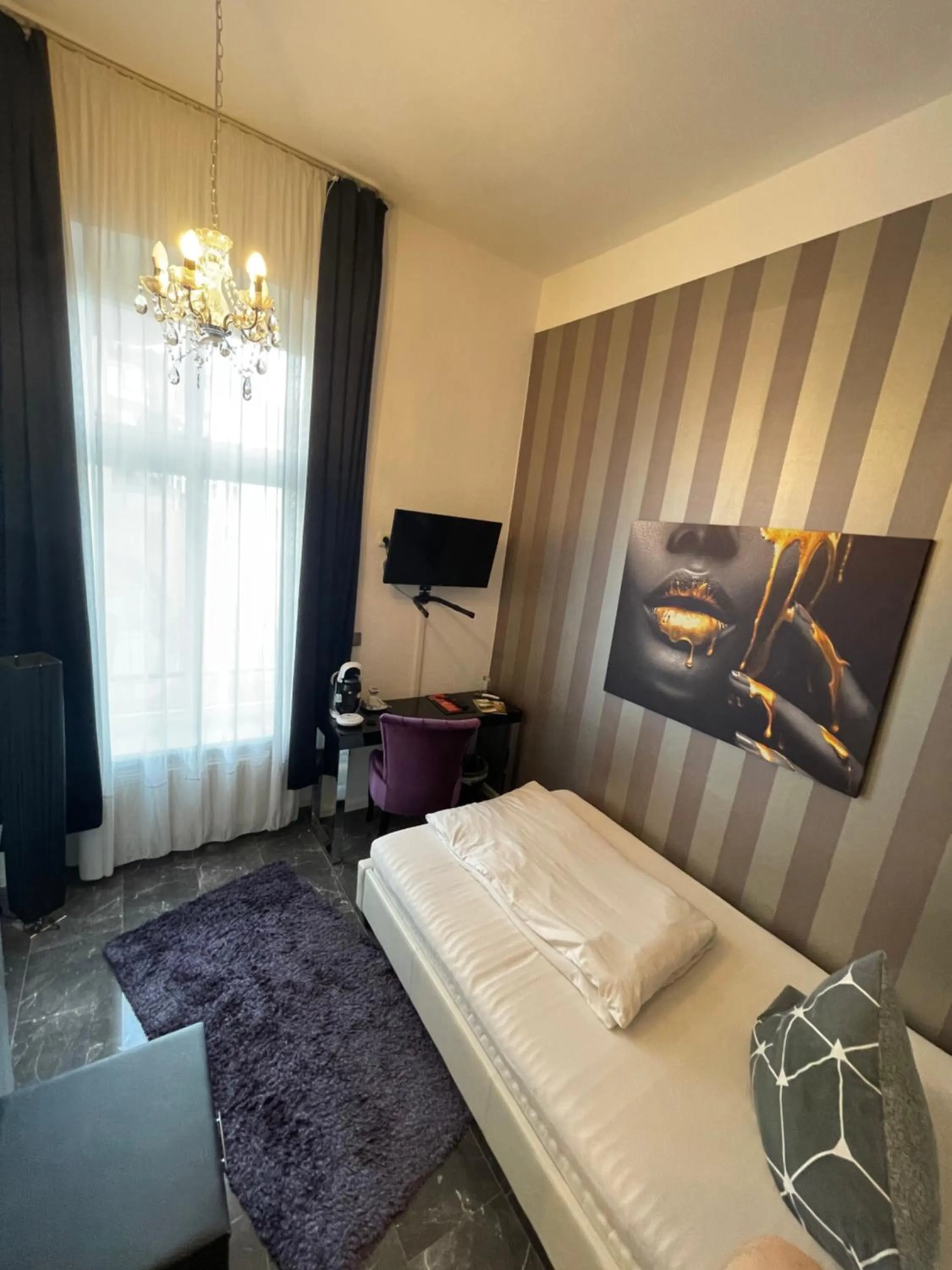 Bed in Hotel Maison LeMi