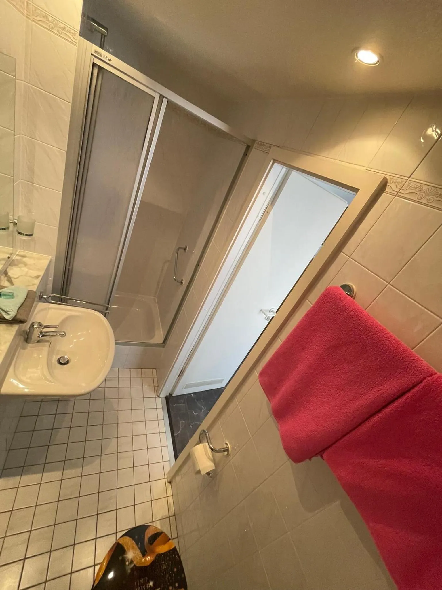 Shower in Hotel Maison LeMi