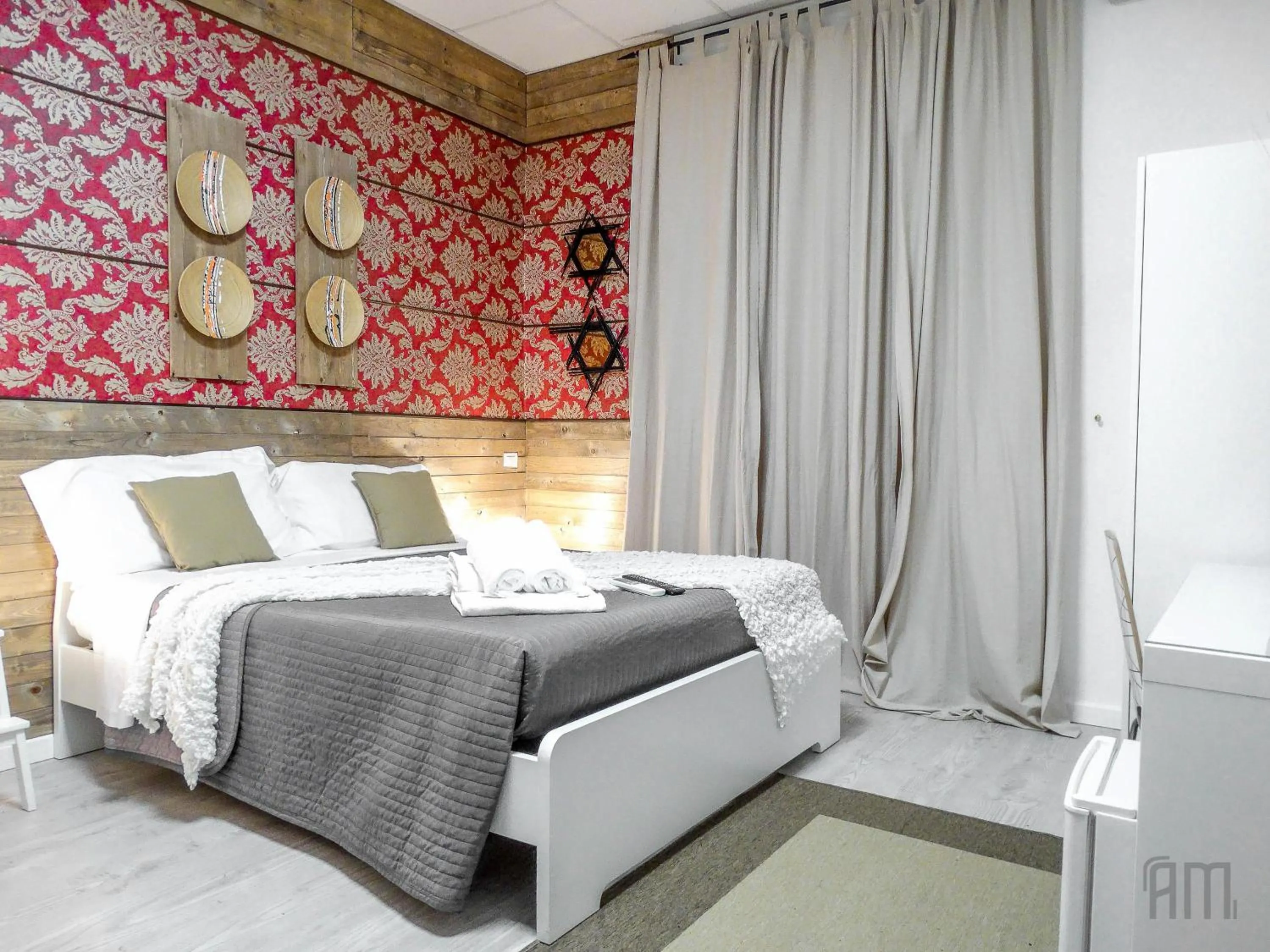 Photo of the whole room, Bed in Magic Door Rome