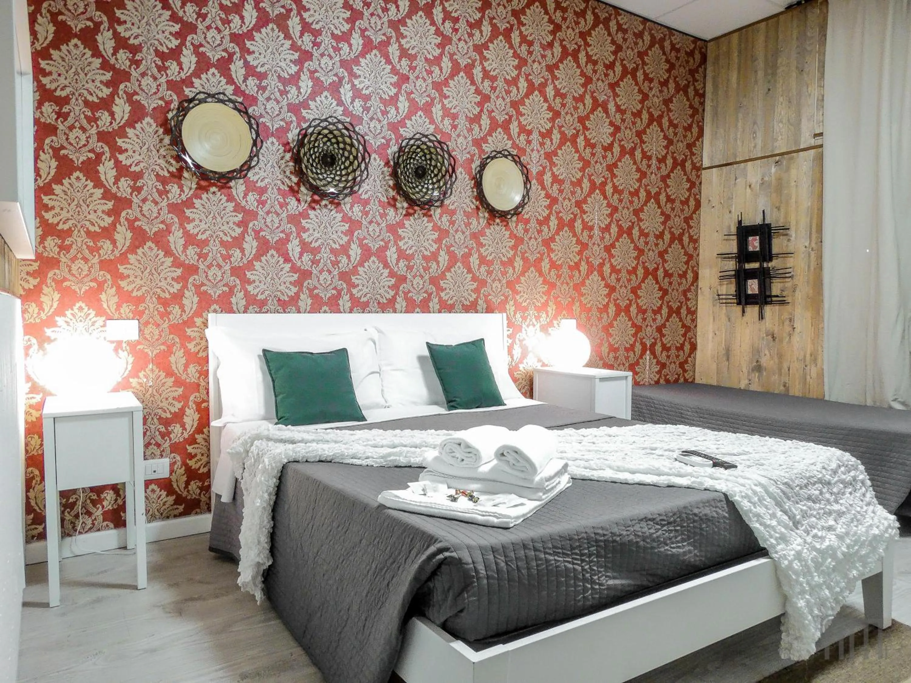 Photo of the whole room, Bed in Magic Door Rome