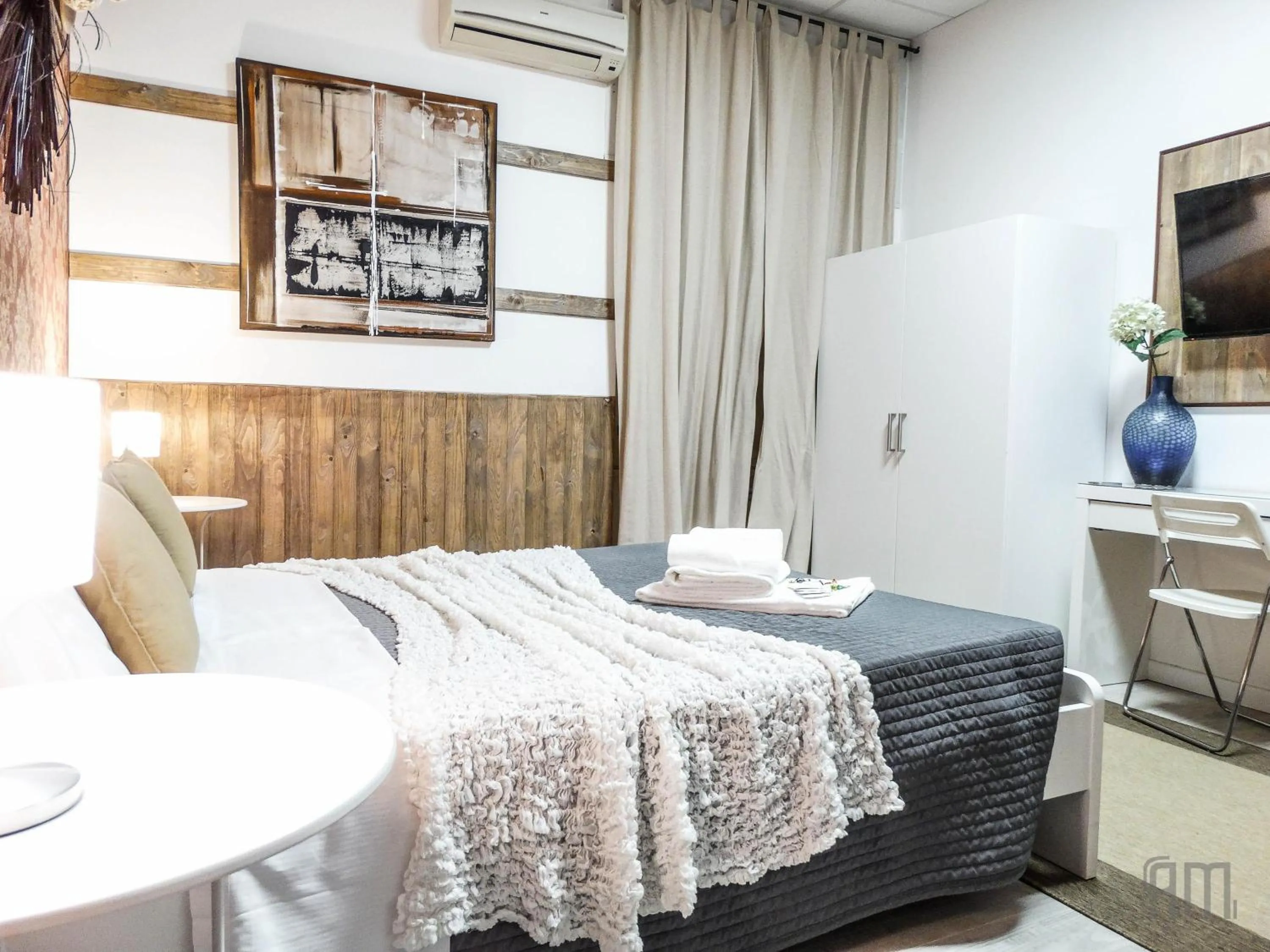 Photo of the whole room, Bed in Magic Door Rome